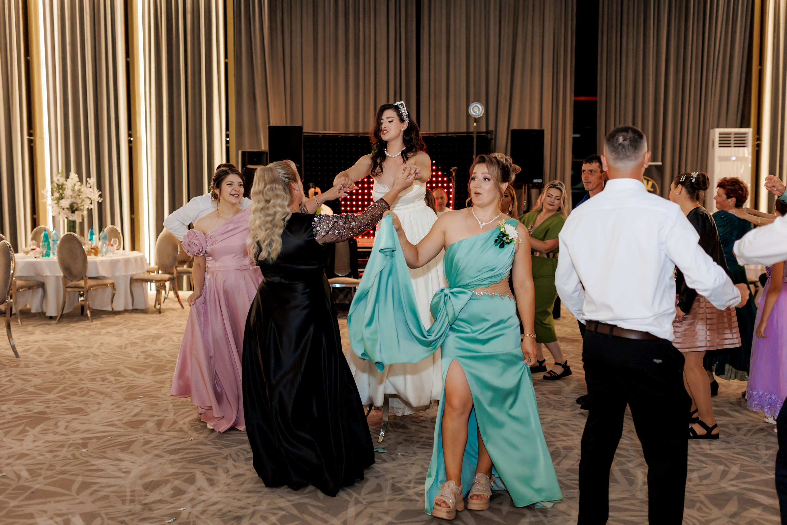 Nunta Nicoleta & Răzvan | Fotografie & Videografie Profesională. Servicii foto-video profesionale, pentru momente de neuitat