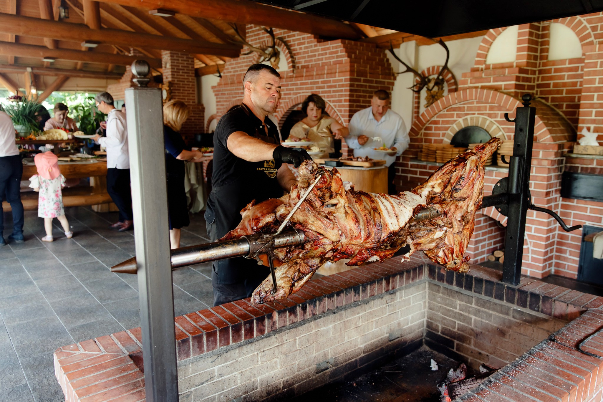 Ioana & Ionuț | Nuntă de poveste la Păstrăvăria Poiana din Mălini județul Suceava. Servicii foto-video profesionale, pentru momente de neuitat