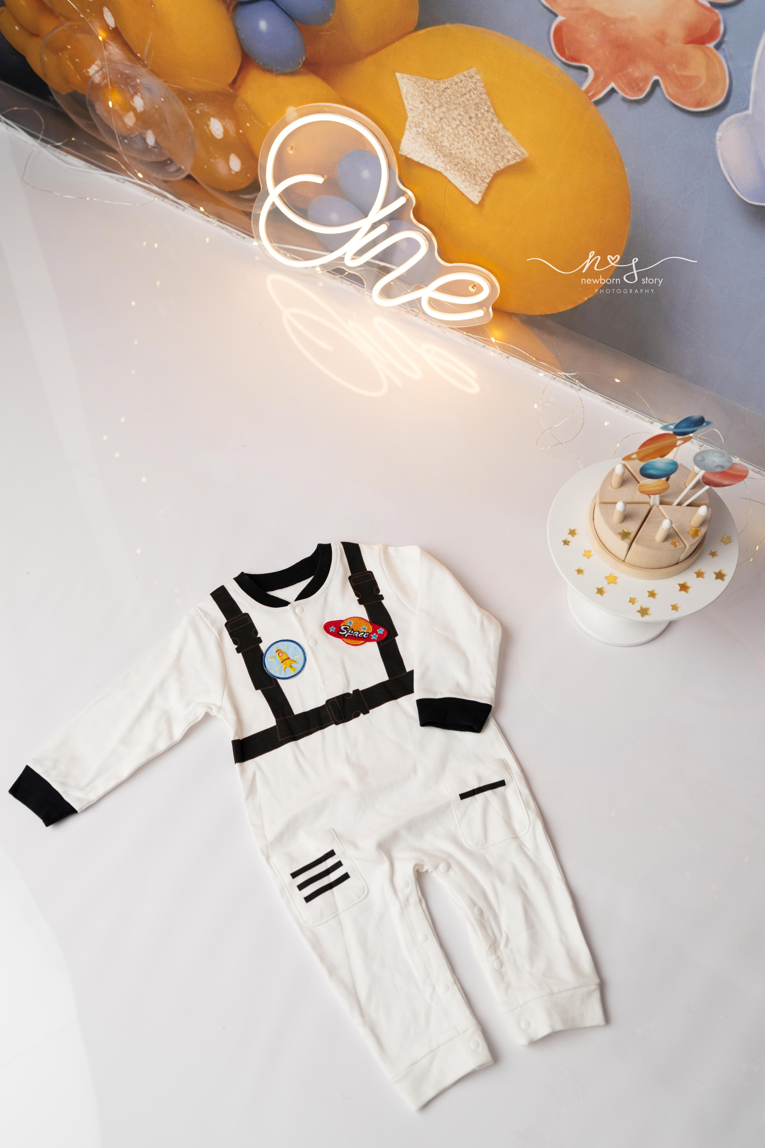 CAKE SMASH PHOTOGRAPHY. Newborn, Sitter and Cake Smash Photographer in Doha, Qatar