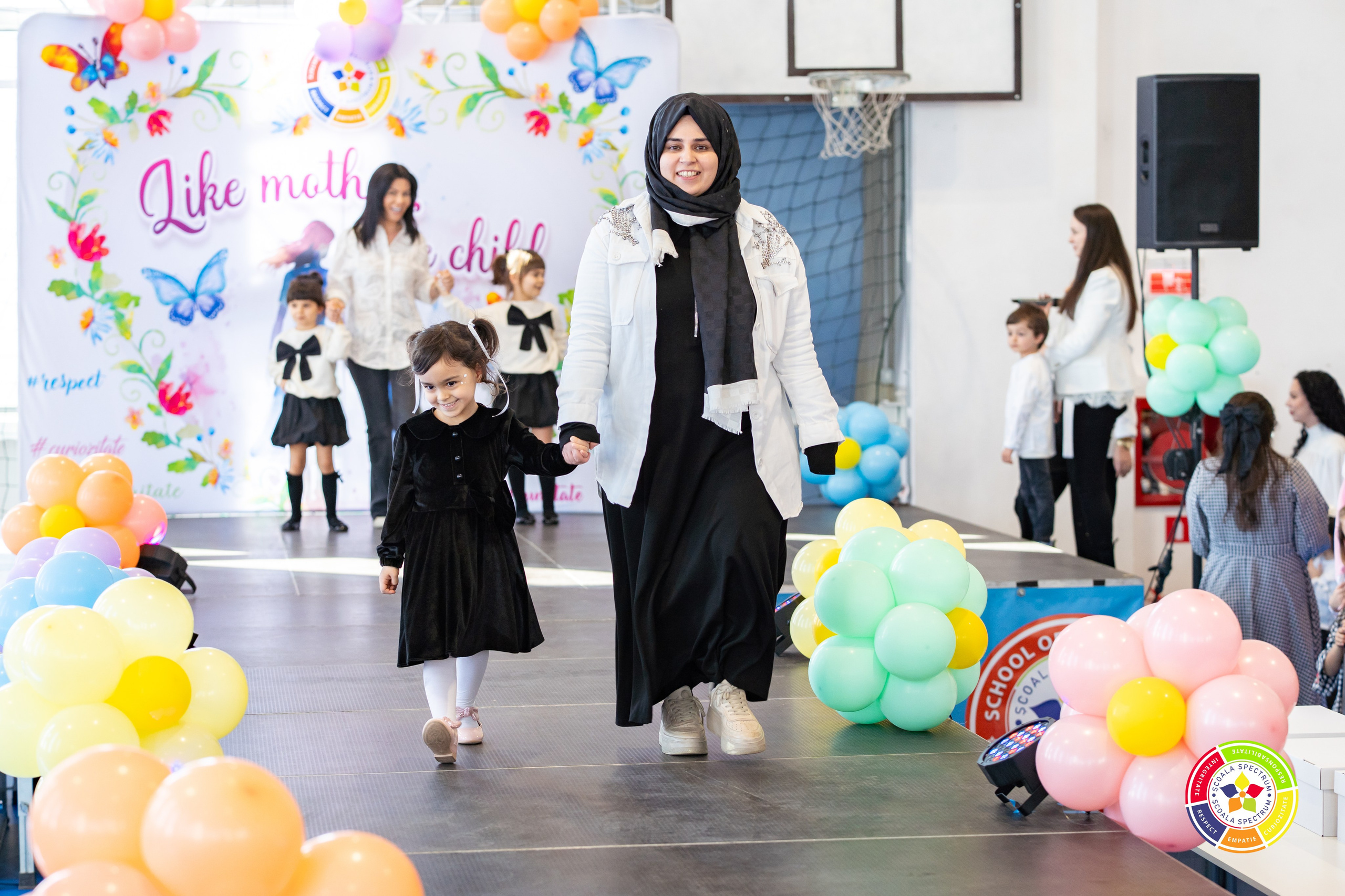 Spectrum “Like Mother, Like Child”. Adelinne — fotograf profesionist în Constanța pentru familii, bebeluși și evenimente