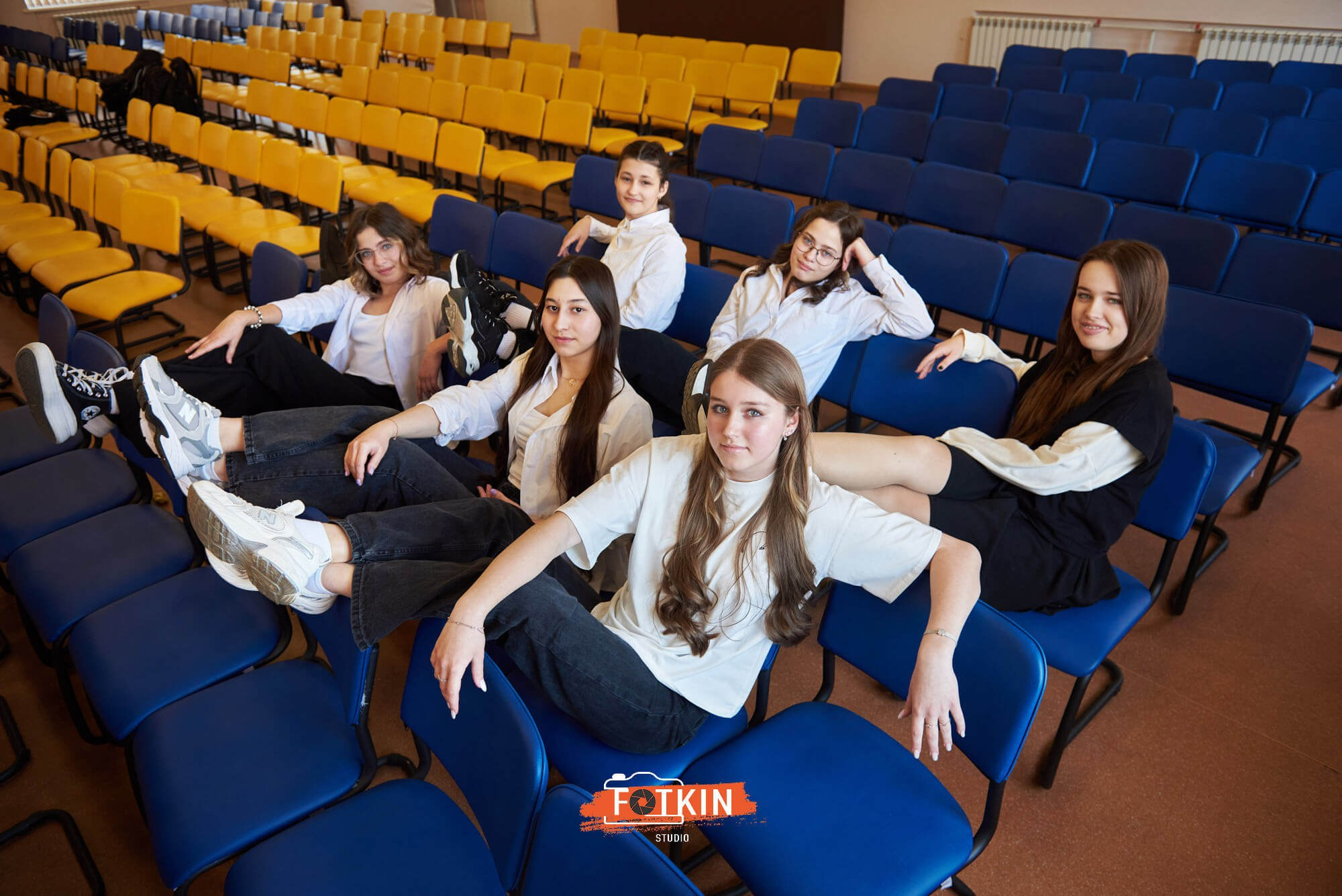 Випускний альбом для 9 та 11 класу замовити в Києві. Випускні альбоми фотокниги Київ та Дніпро