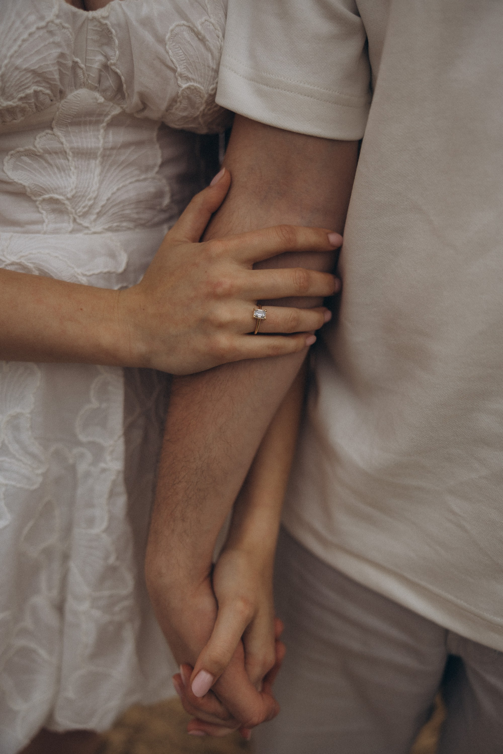 Surprise marriage proposal in São Lourenço, Madeira – romantic couple photography on dramatic coastal cliffs