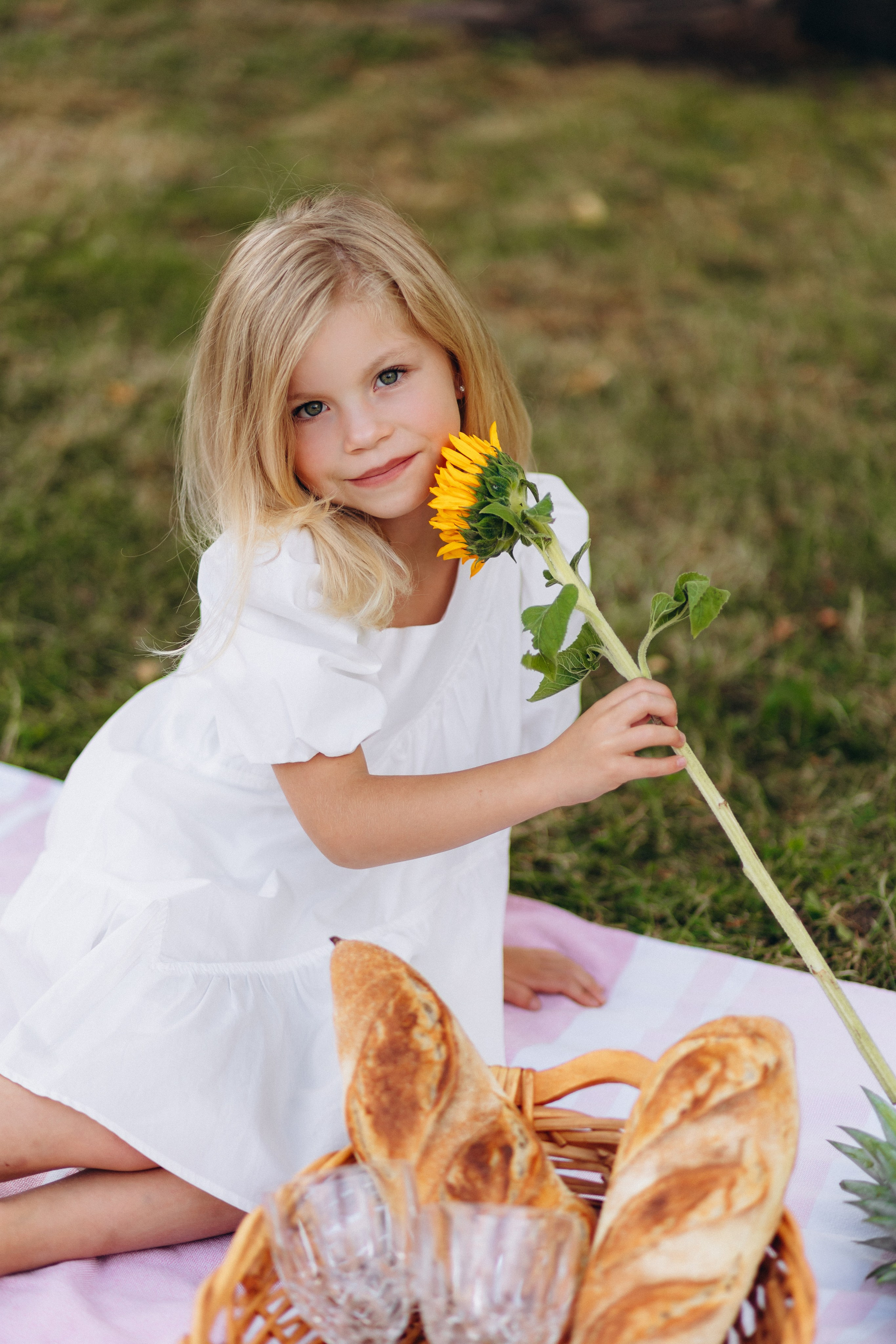 Pretty Family. Wedding and Family Photograph