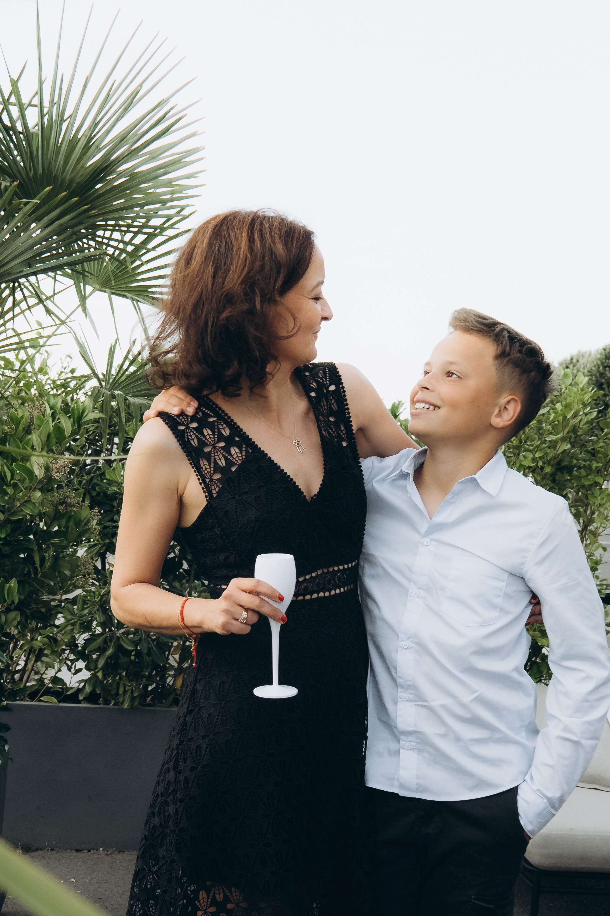 Marie’s Birthday with an Eiffel Tower view. Photographer in Paris Marina Chaput