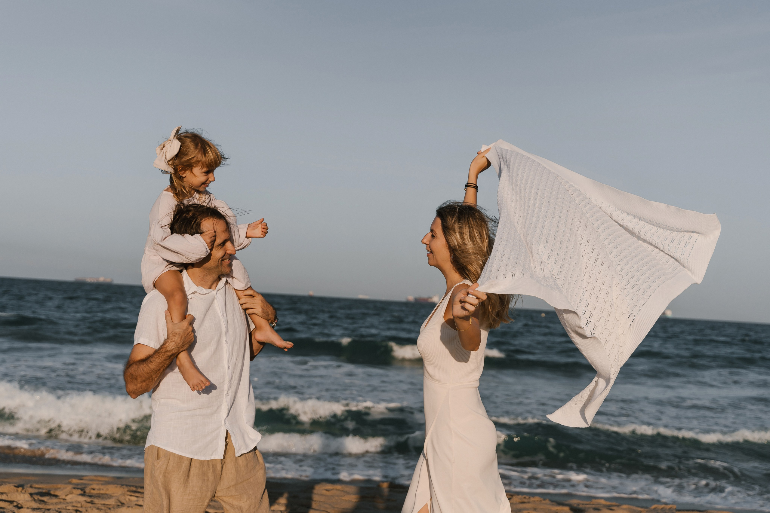 Julia, Pedro y Mia. Fotógrafa de bodas y familias en España, Valencia: Nadia ProFoto