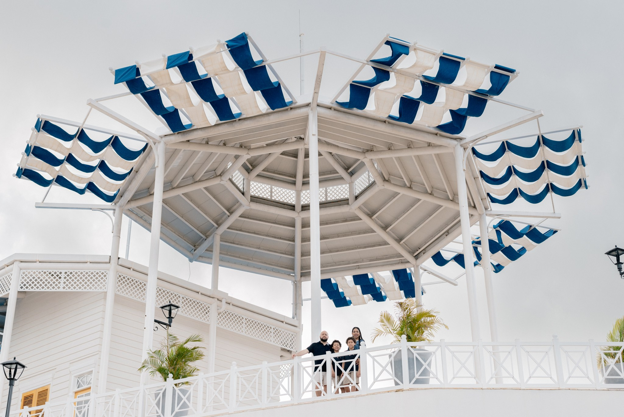 Family in the port. Fotógrafos de bodas en Barranquilla, Cartagena y Santa Marta | BanderArt