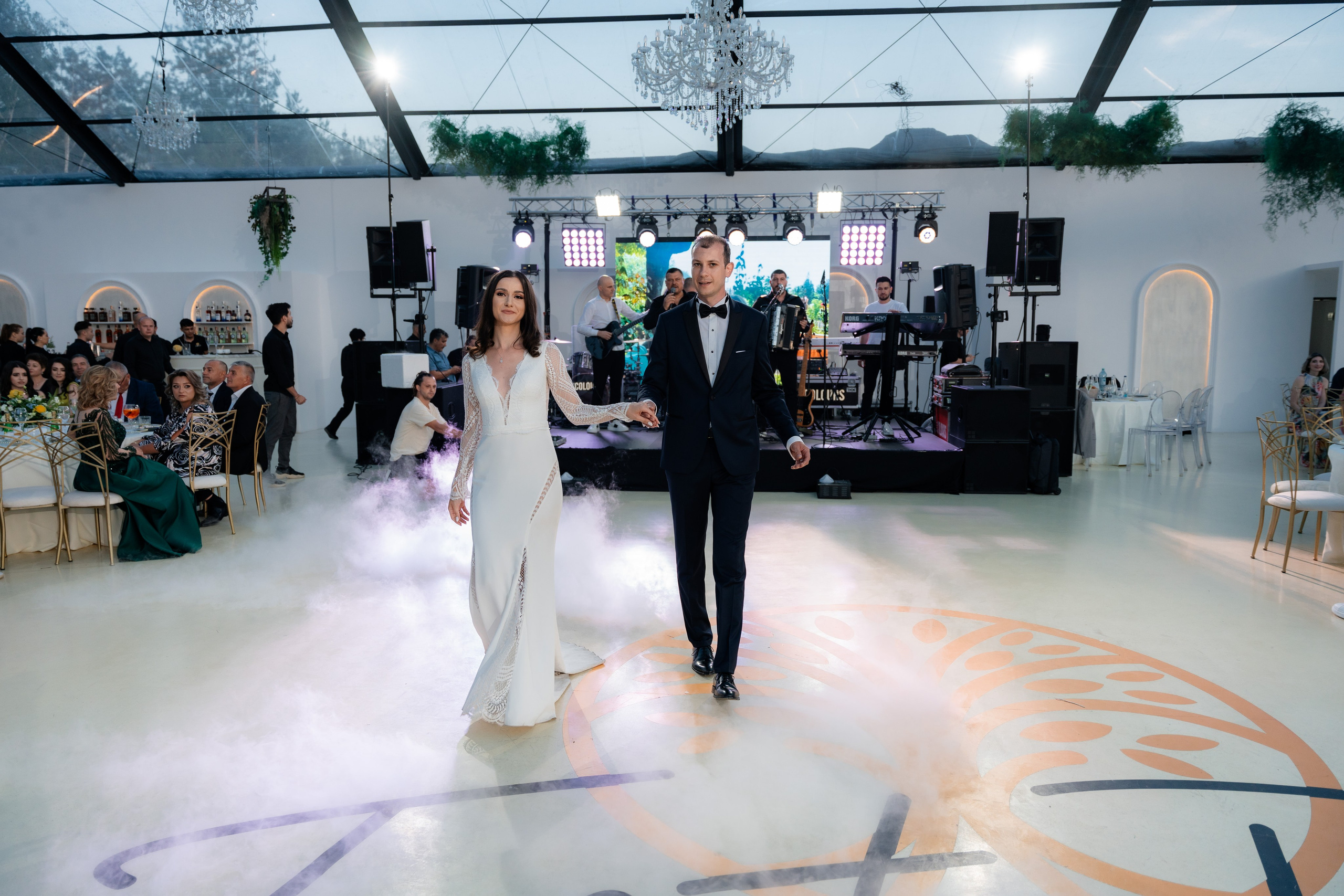 Elly & Andrew. Destination Wedding Photographer Alex Pasarelu