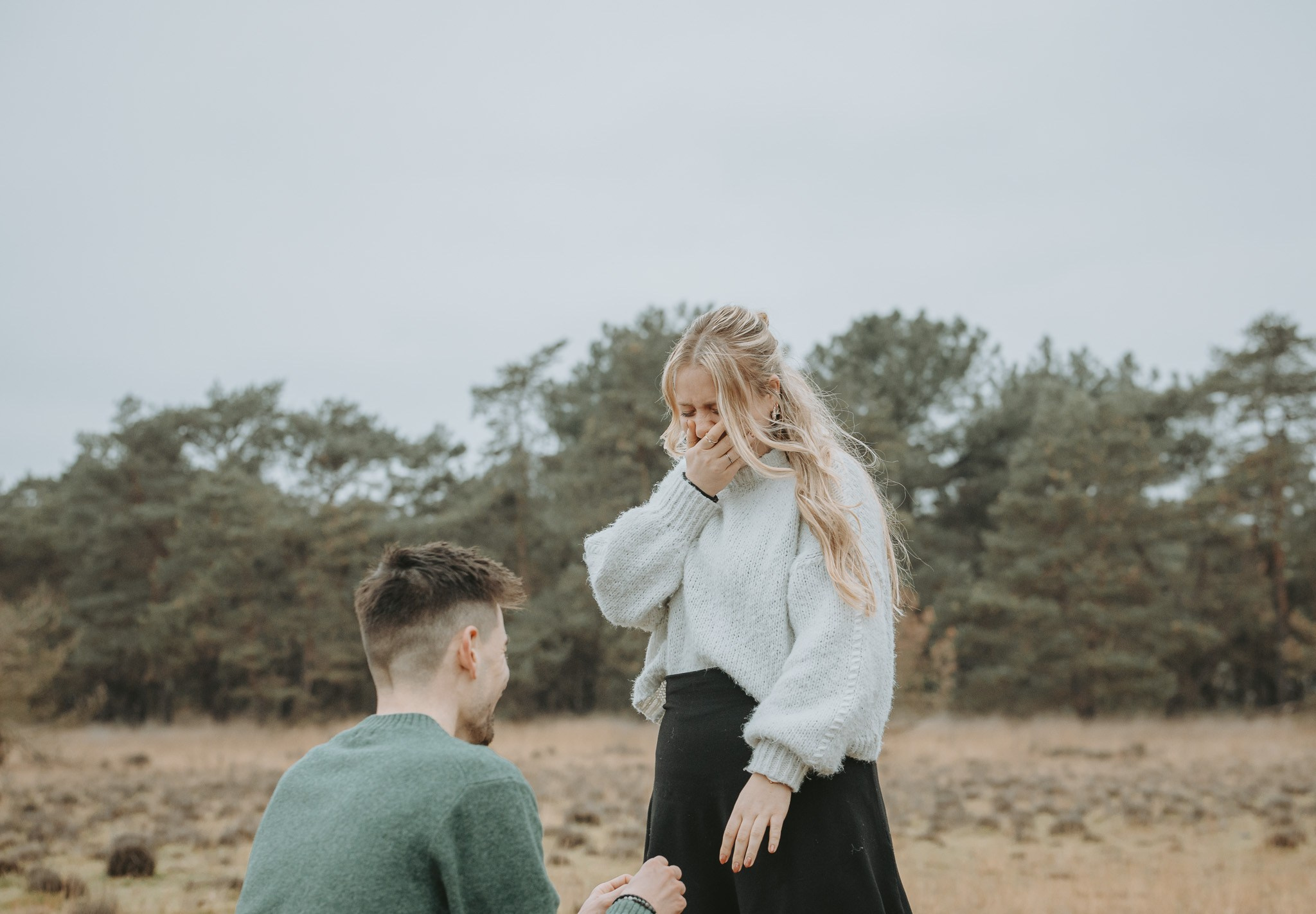 Spontane verloving fotoshoot in open natuur - Kapture Fotografie