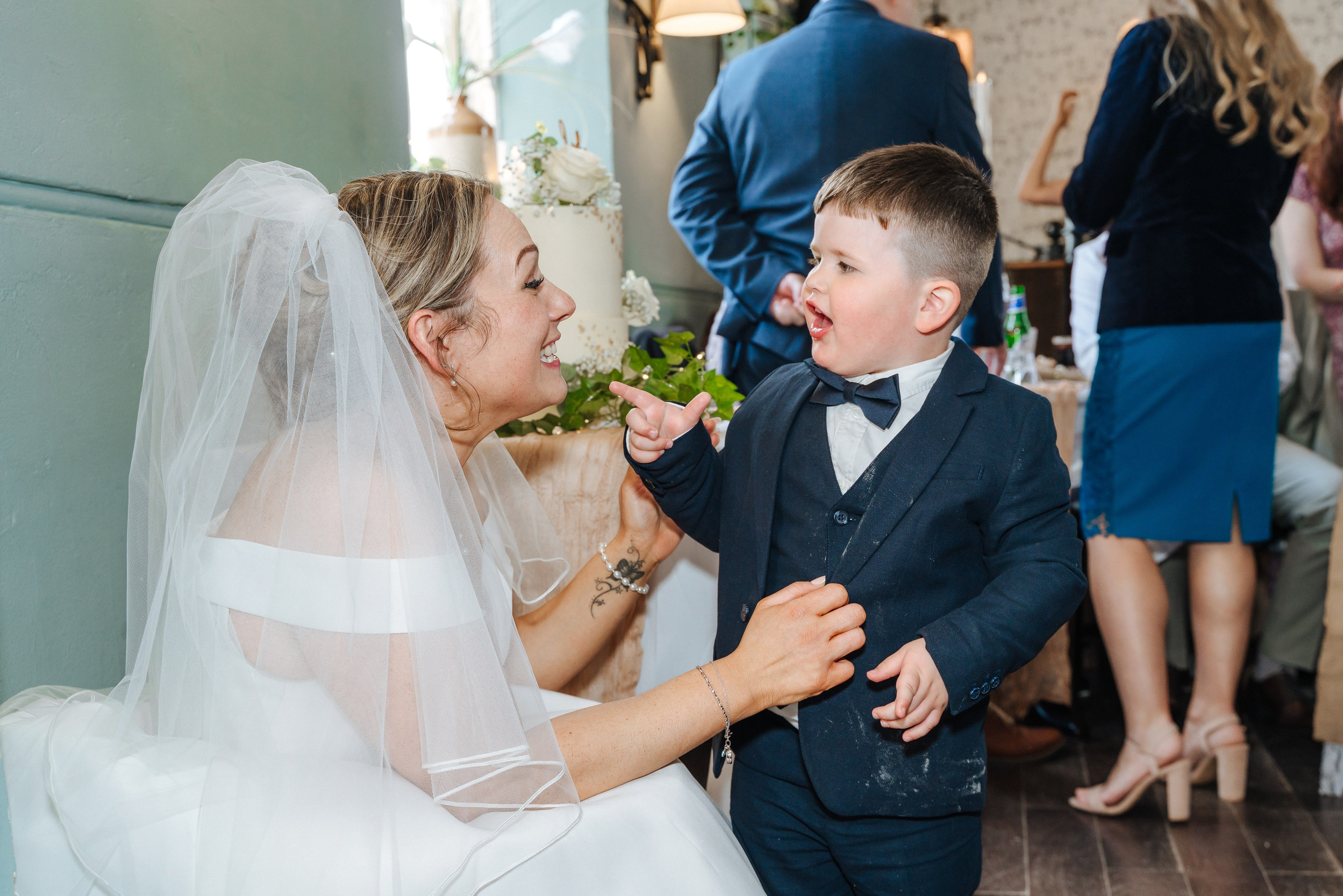 Luke and Nicola’s wedding at Danson House. Photographer in England Ekaterina Romanova