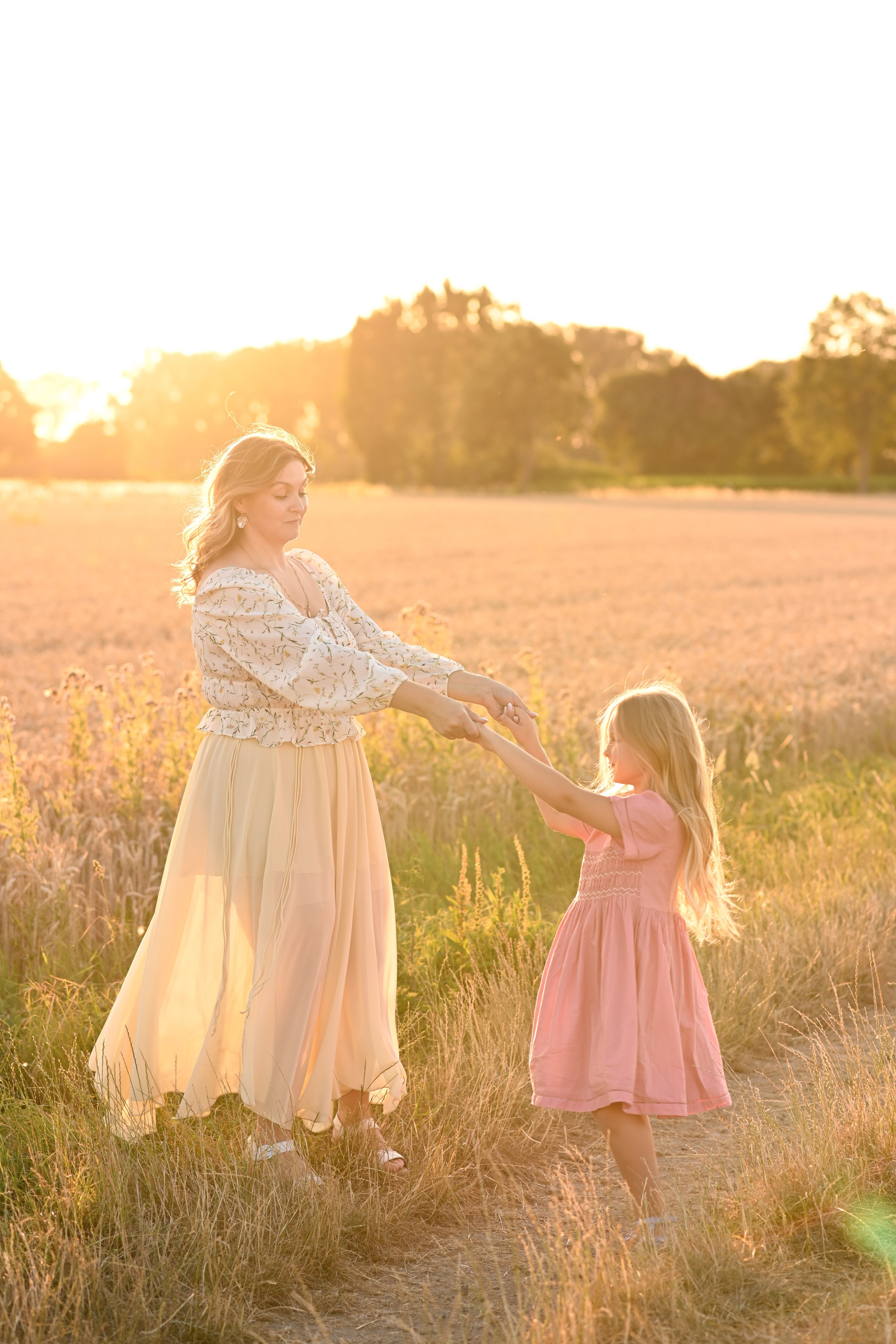Familienfotoshooting in Weizenfeld. Neugeborene, Baby Fotografin in Düren (NRW) - Vitalina Unruh