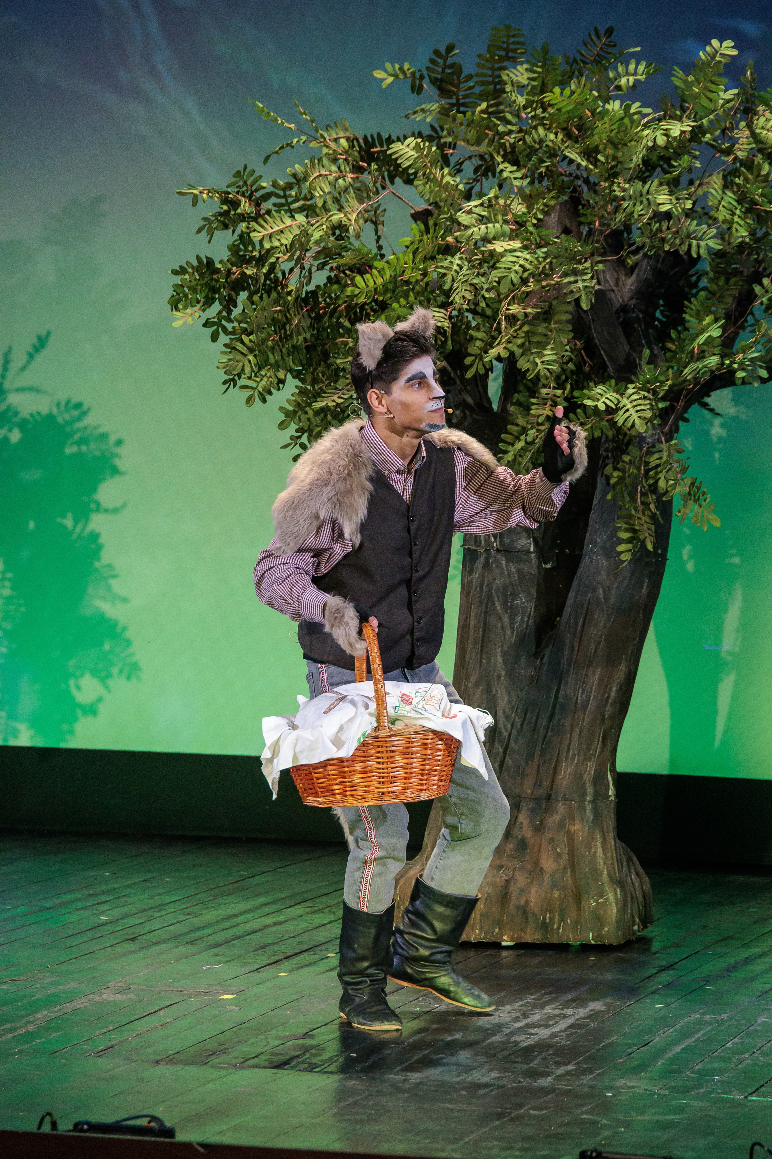 Clounella. Povestea Scufita rosie. ✔️ Фото Видео на свадьбы и крестины Молдова — Cinematic.md