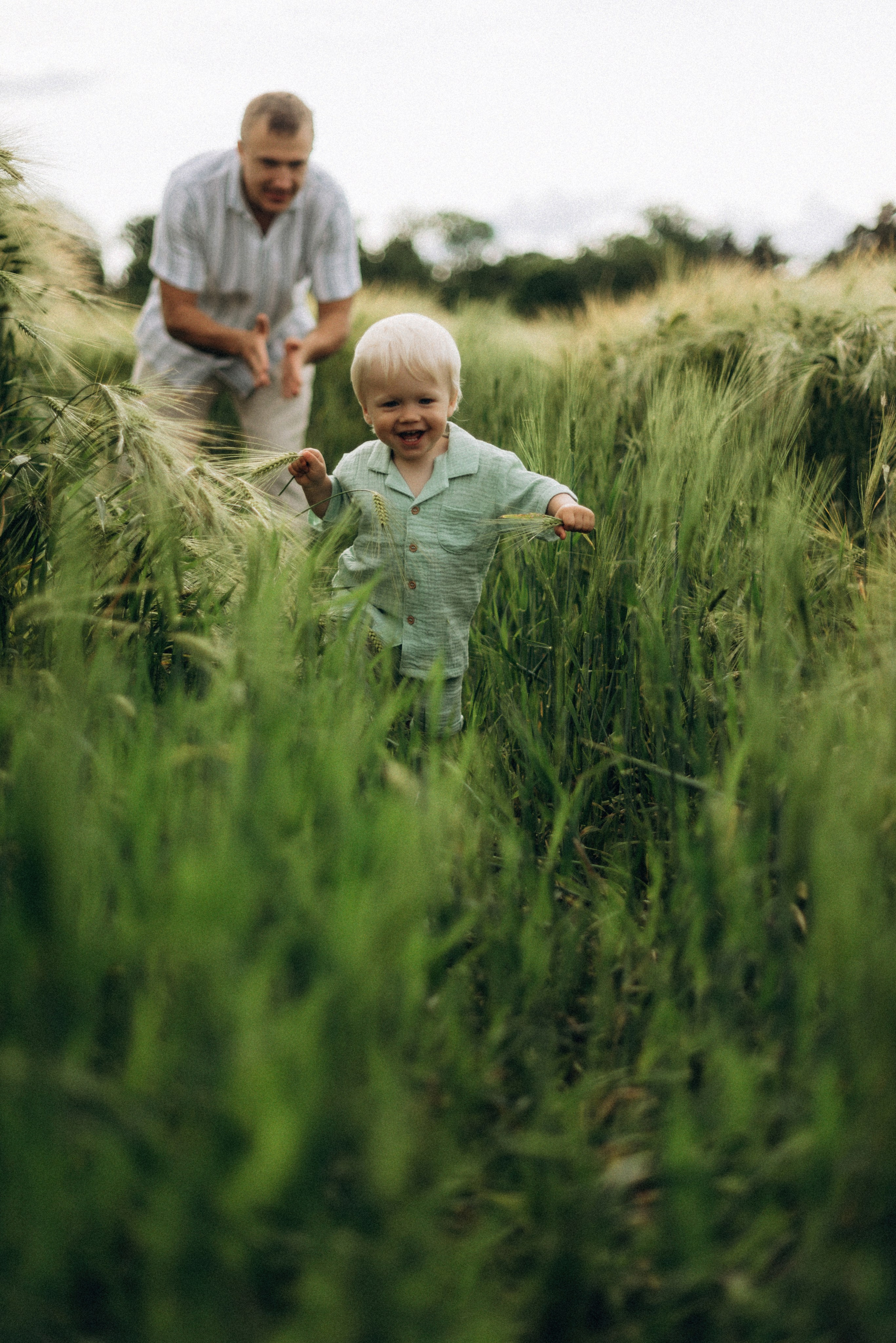 Семейная фотосессия в клубнике. Семейный фотограф Лейпциг, Германия
