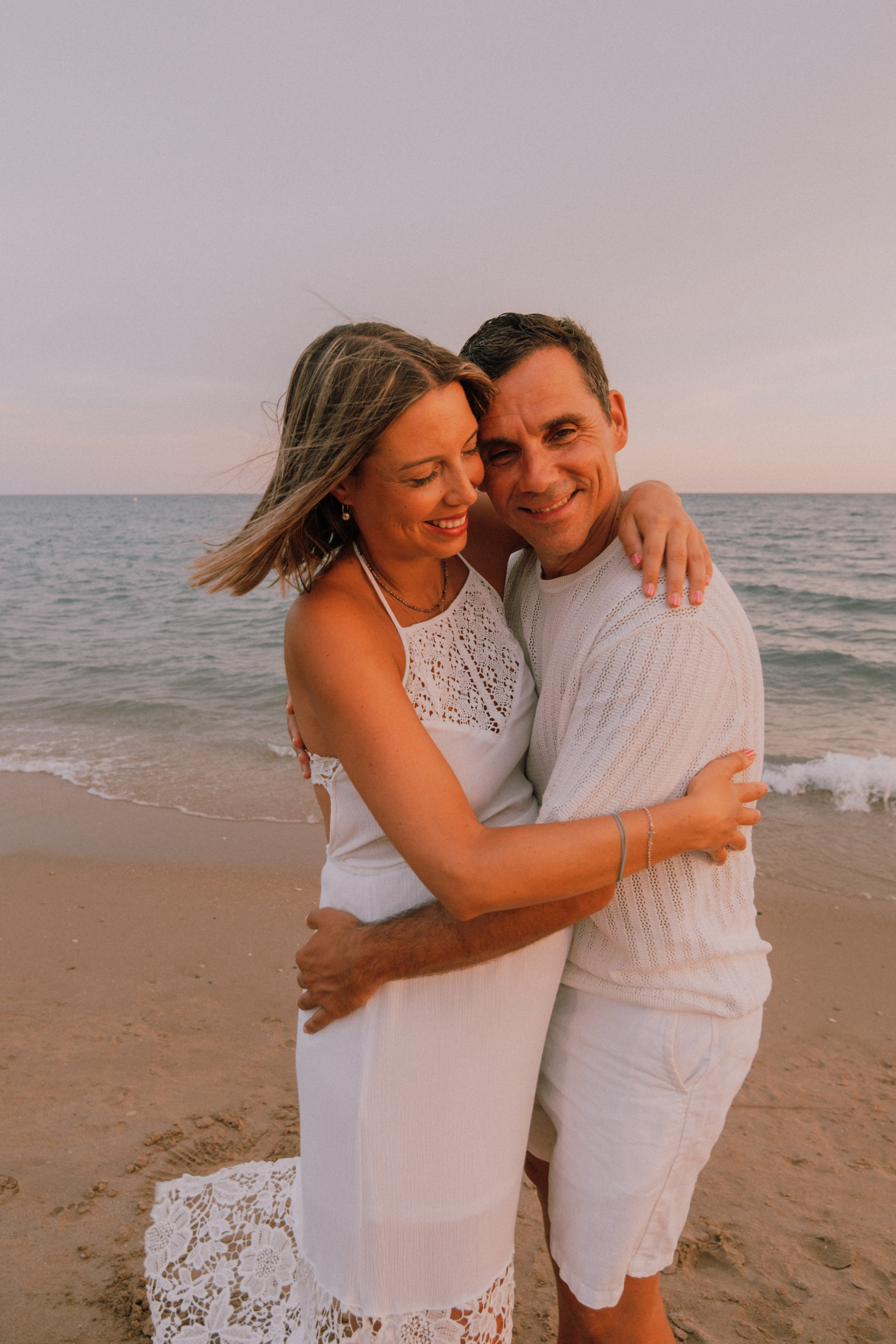 Sesión embarazo en la playa. Fotografía profesional en Calafell - Elena Medvedeva