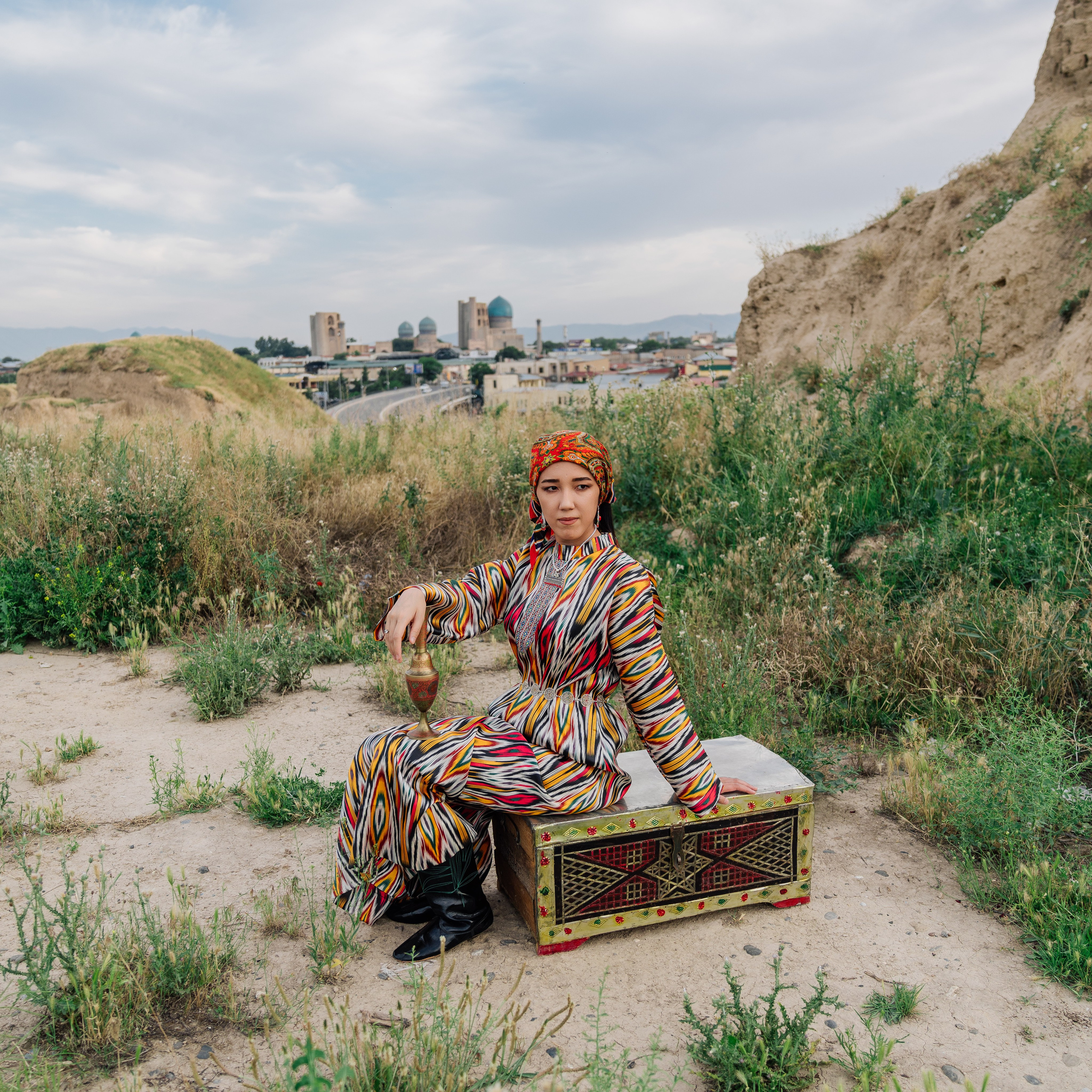 Фотосессия в узбекских платьях: прокат и аренда. Фотограф в Узбекистане и Самарканде Джасур Марупов