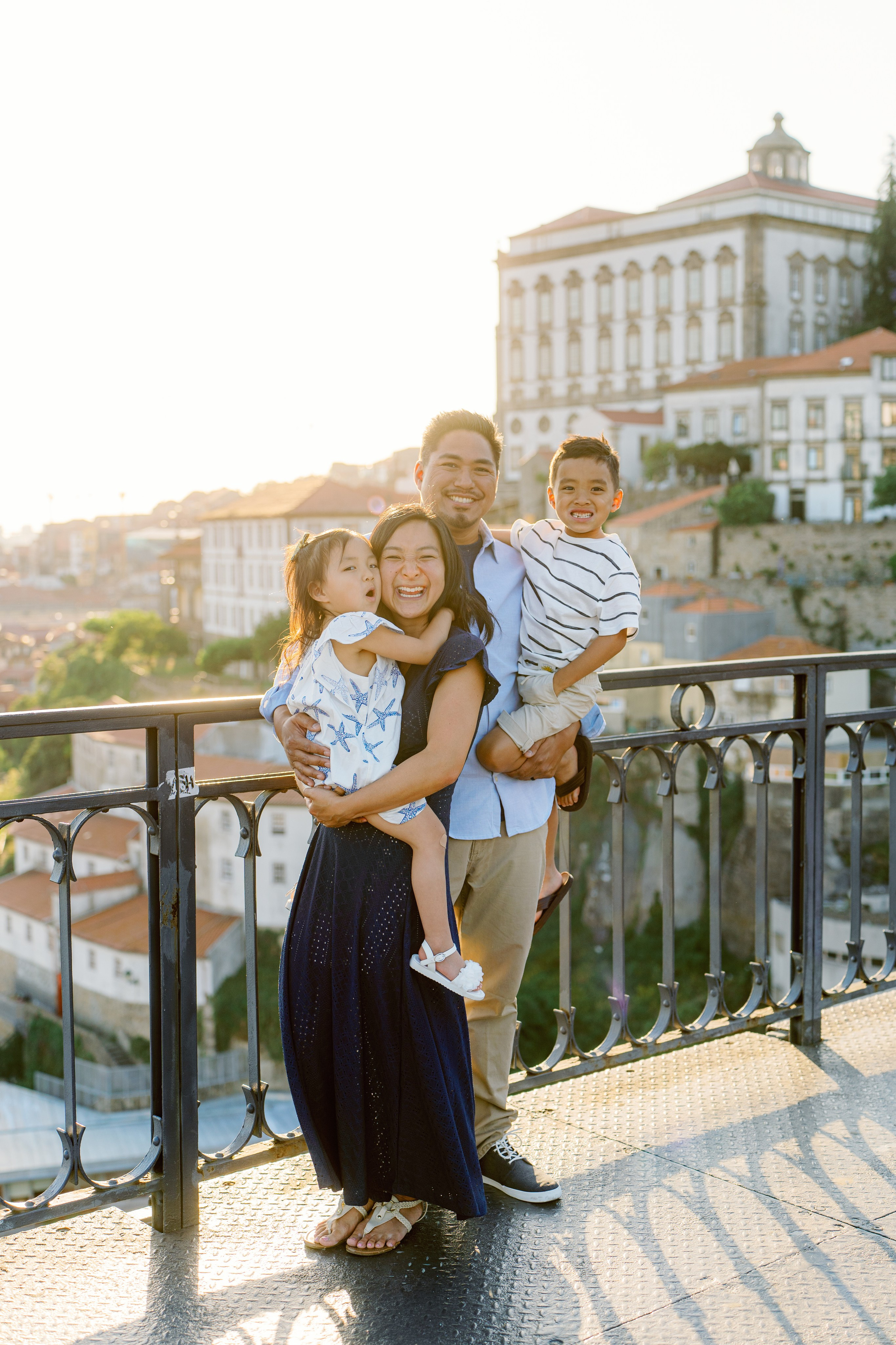 Family photo shoot in Porto. Photographer in Portugal Polina Gotovaya