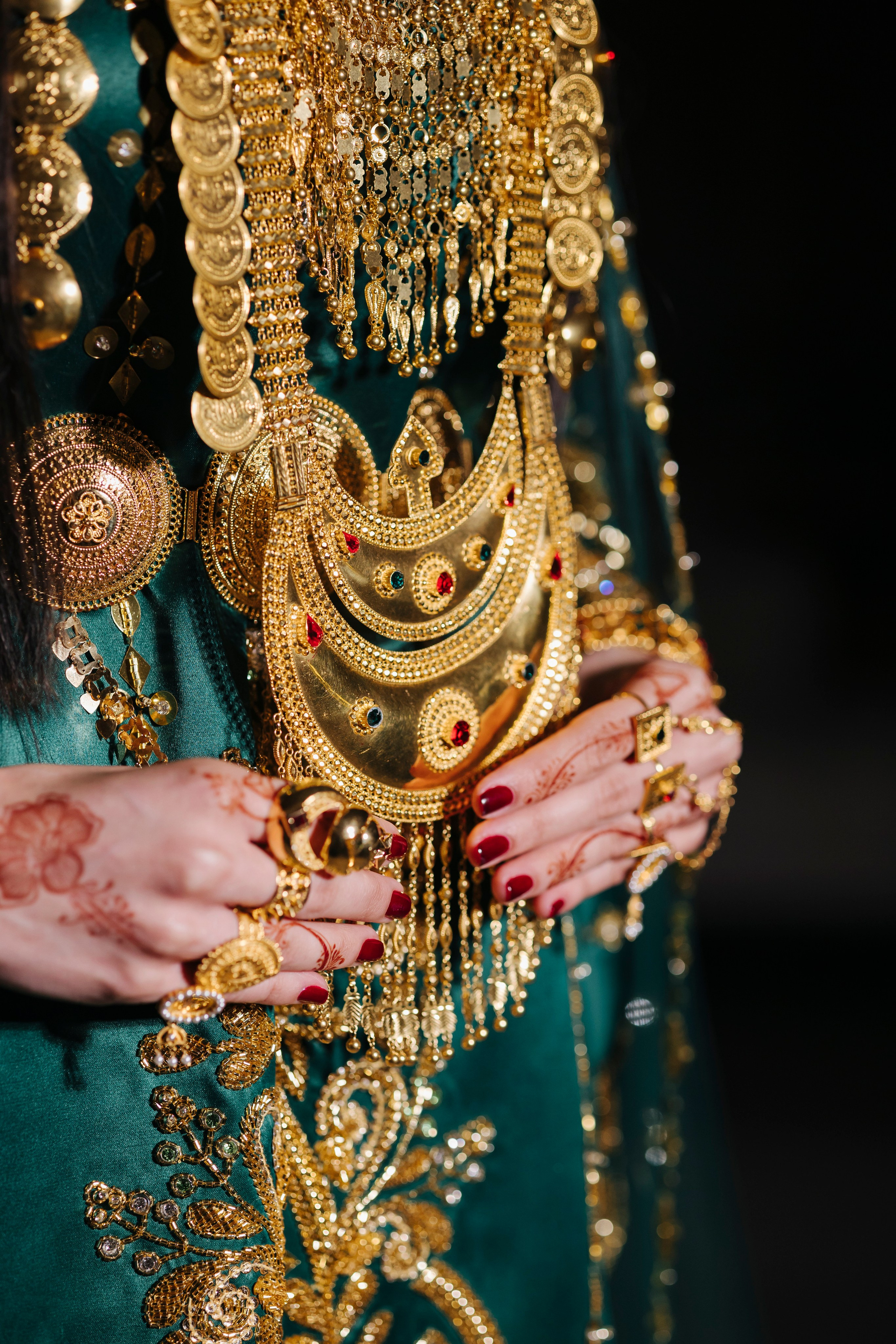 Meera Henna. Wedding, Maternity & Family Photographer in Dubai, UAE & Worldwide