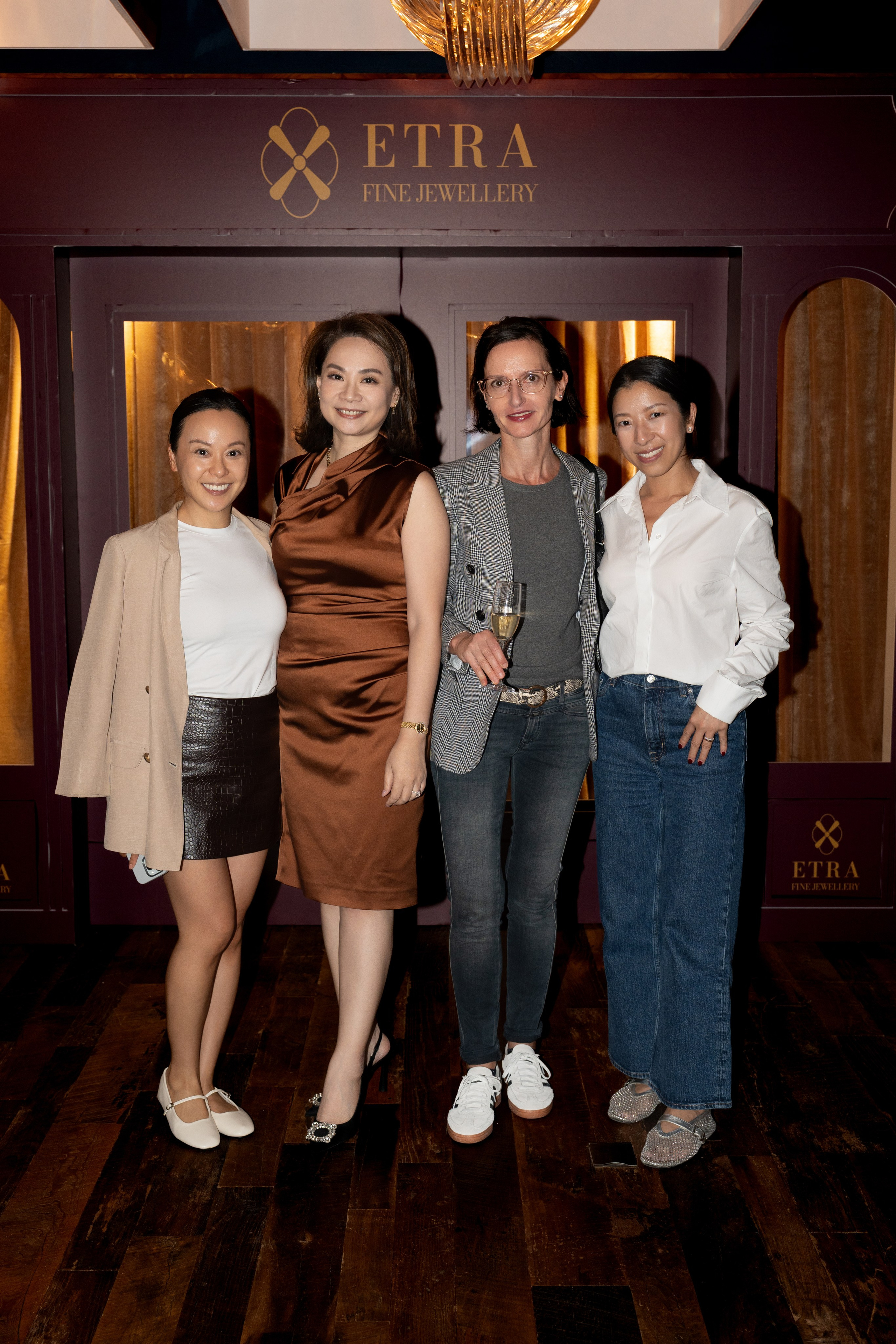 ETRA JEWELLERY. ФОТОГРАФ В ГОНКОНГЕ (СВАДЬБЫ, FASHION, СЕМЕЙНЫЕ, МЕРОПРИЯТИЯ, ФОТОПРОГУЛКИ)