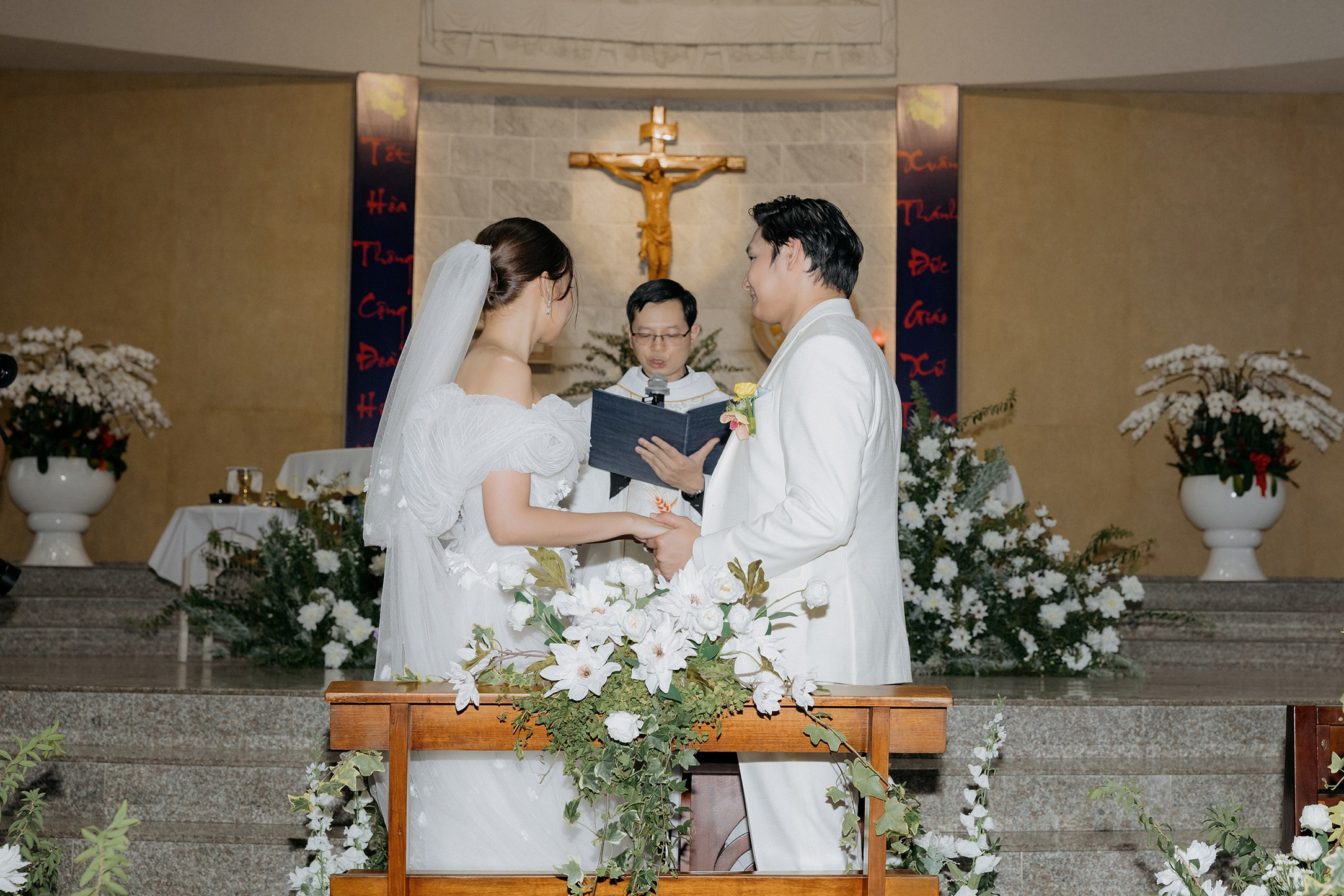 Church Wedding / Nica & Xavier. Nhiếp ảnh gia đám cưới hàng đầu tại Thành Phố Hồ Chí Minh