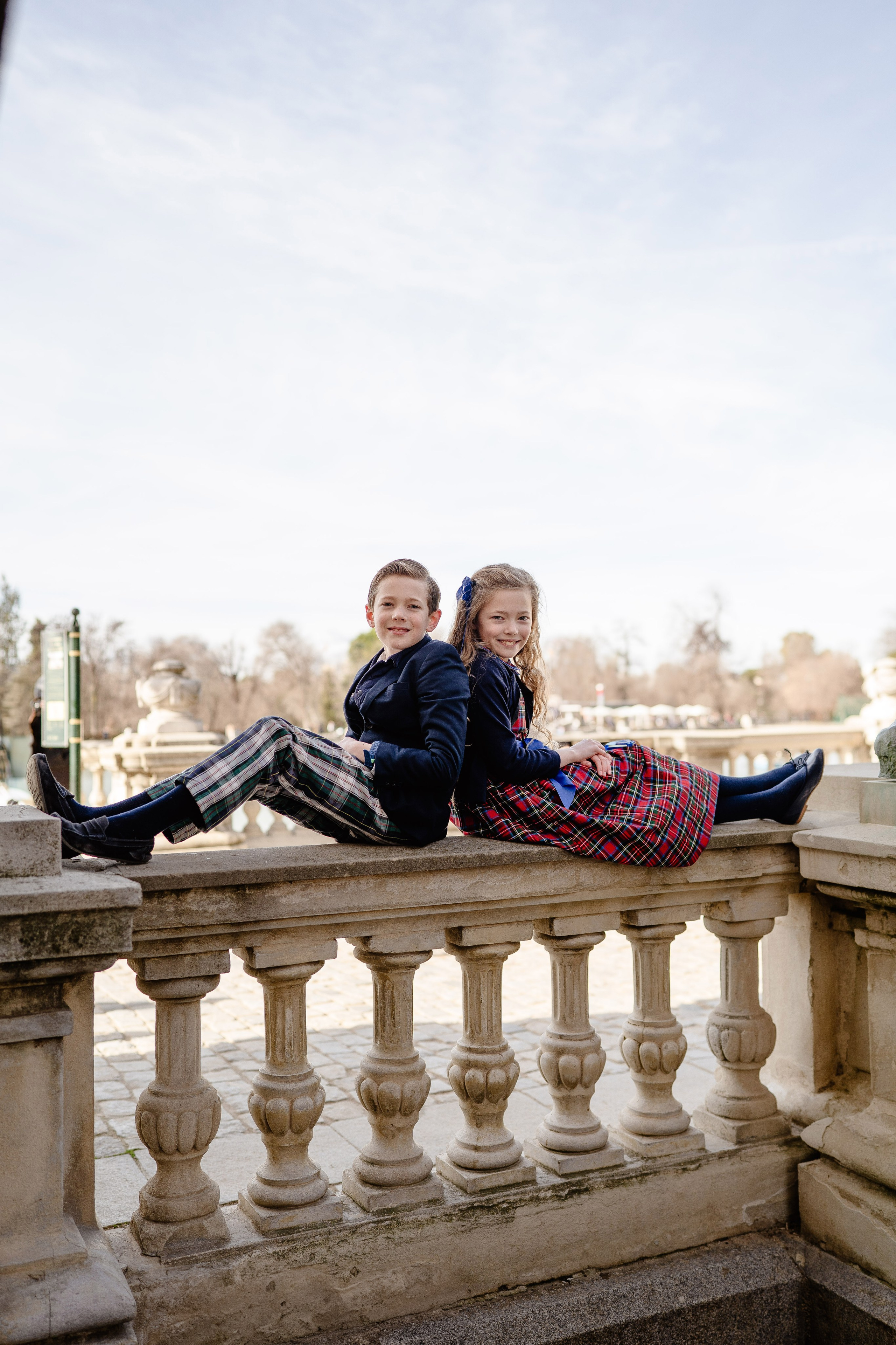 Family photoshoot in Retiro Park. Madrid Photographer for Proposals, Engagements & Families | Anya Petrova