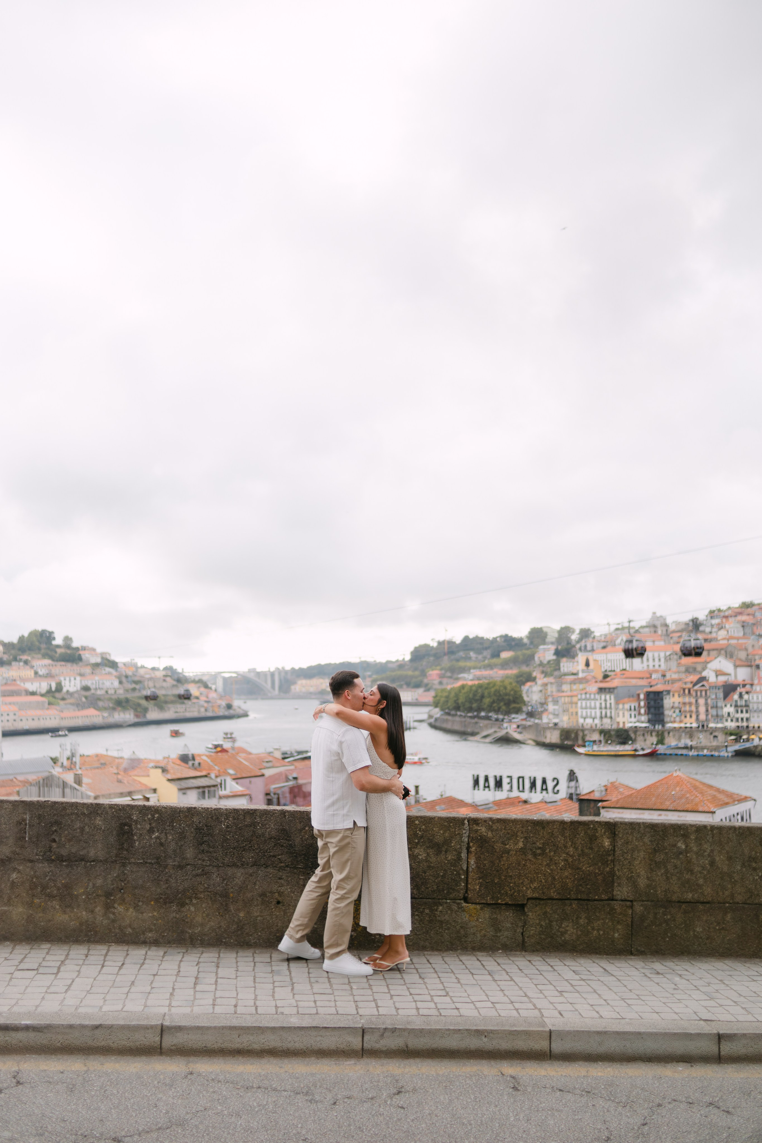 Wedding Proposal in Porto. Fotógrafo de casamentos e destination wedding no Porto, Portugal — Davi Valente | Lisboa, Douro, Roma e Lago de Como