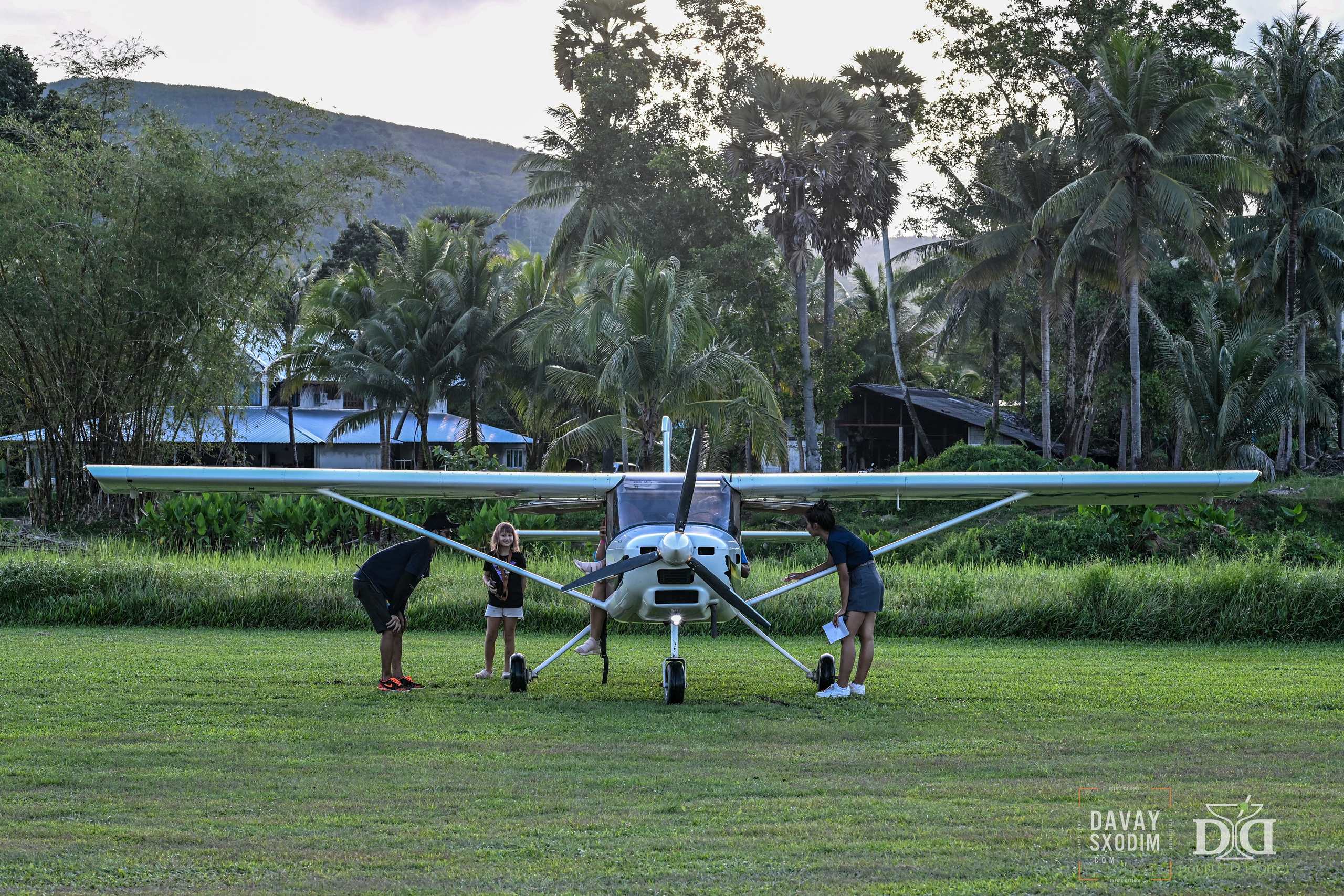 Вечеринка на аэродроме | Фоторепортаж | Афиша | DAVAYSXODIM.com PHUKET. АФИША|ФОТОРЕПОРТАЖИ|ИВЕНТЫ|ПХУКЕТ