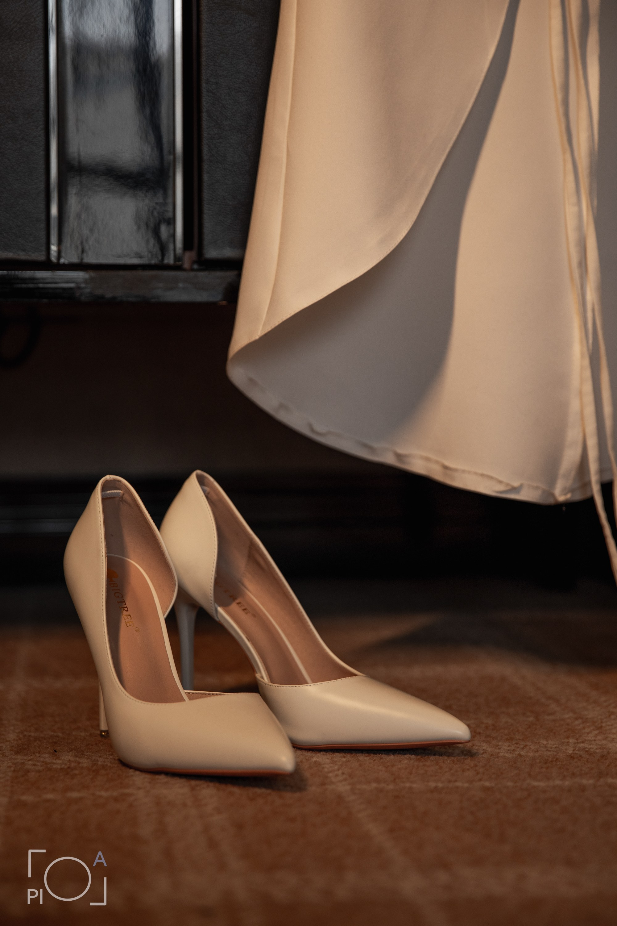 Свадебная фотосессия с консульской подписью в консульстве. Фотограф в Шанхае — Лола Пидлуская