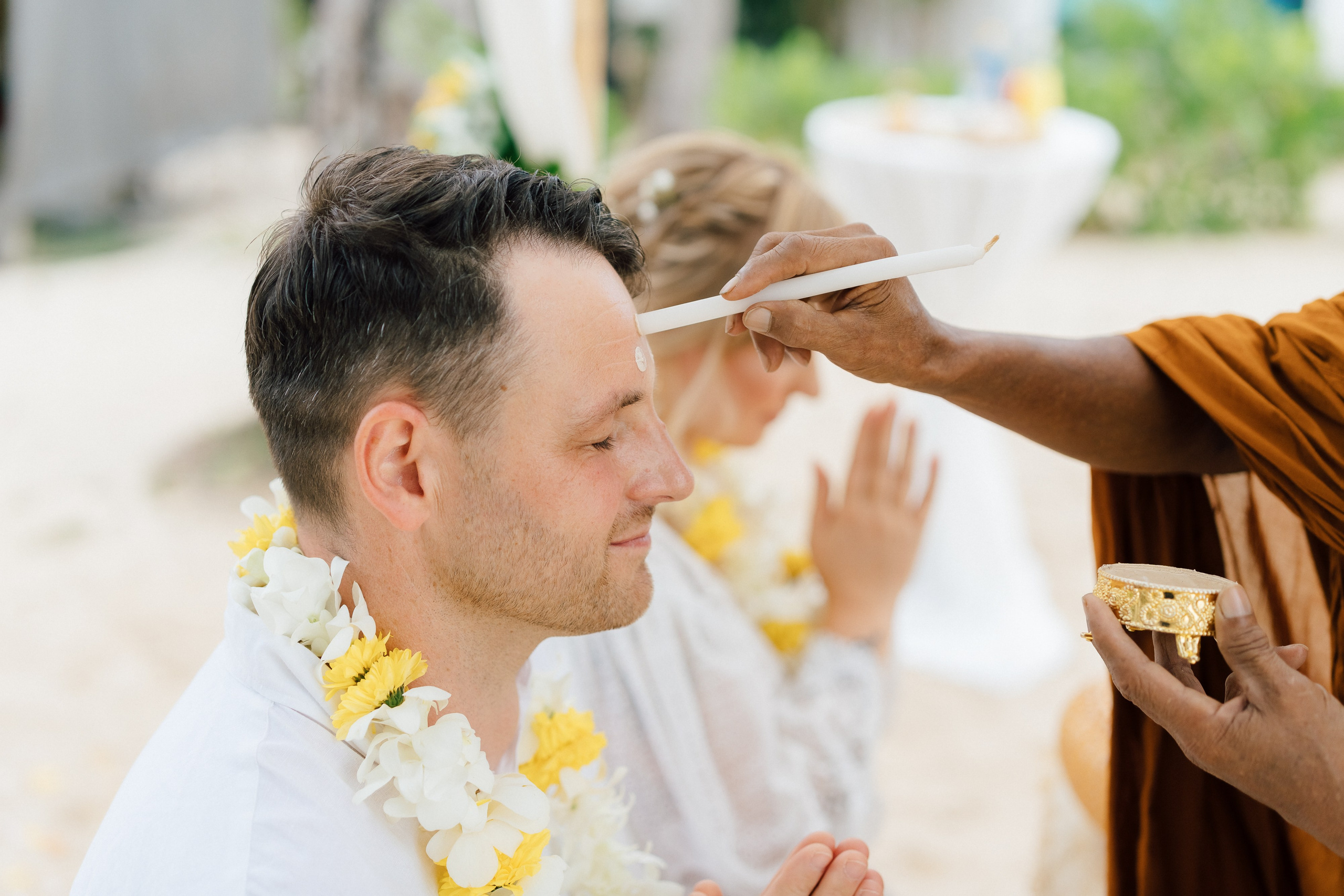 With guests. Буддийская свадебная церемония на Самуи, Таиланд