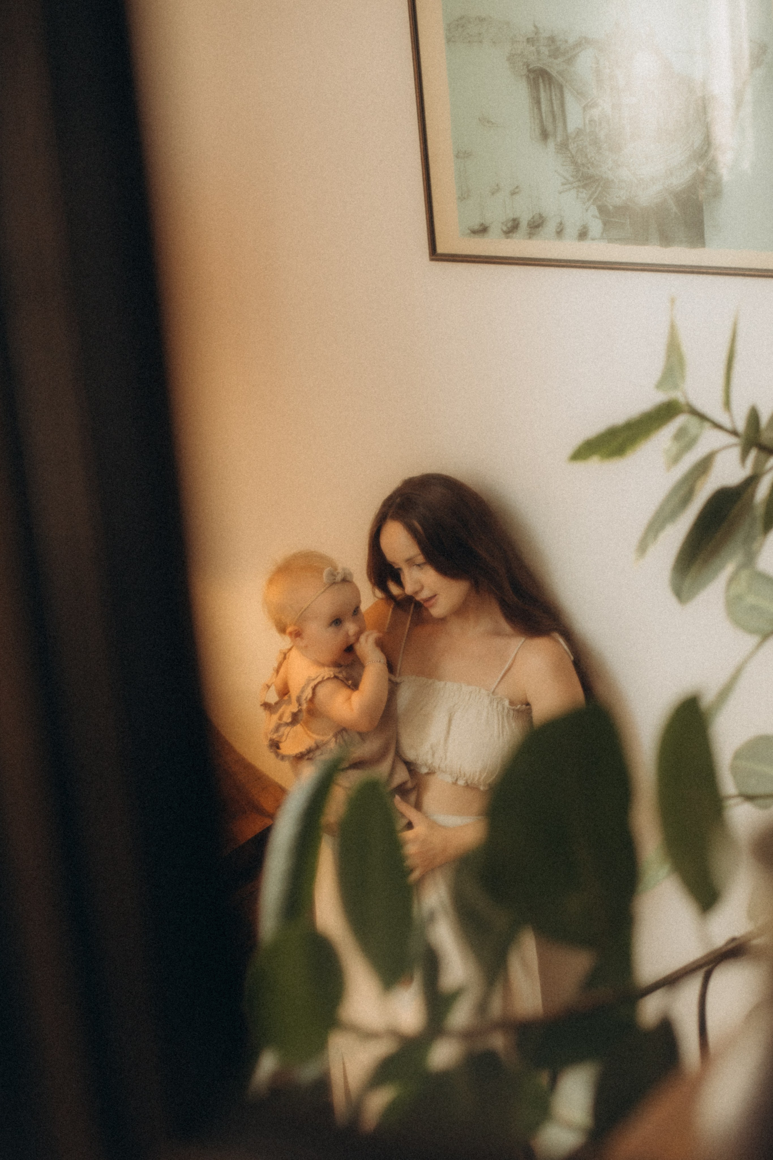 Maman et fille: la tendresse intemporelle. Je suis Olga, votre photographe de famille à Metz et dans toute la France