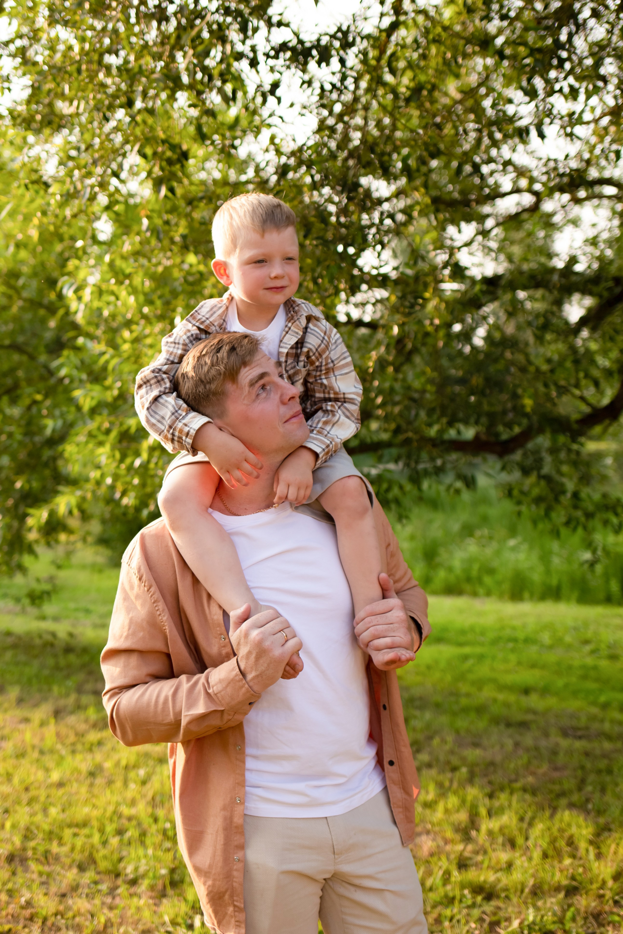 Beautiful family photo session in Spain. Professional photographer in Spain