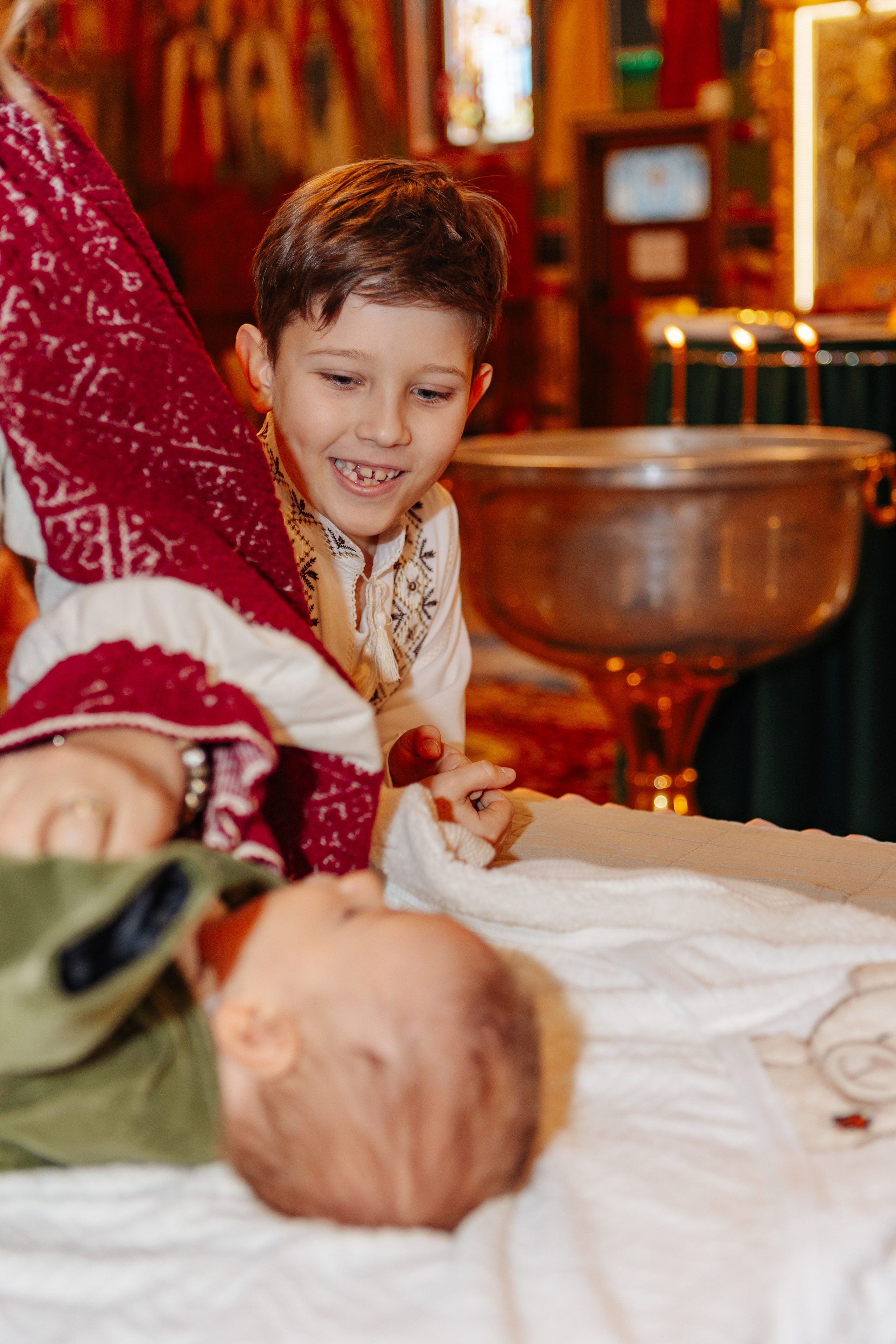 Botezul micuțului Matteo. Cristina Andronache fotograf Brașov fotograf de familie fotograf de nunta Brașov