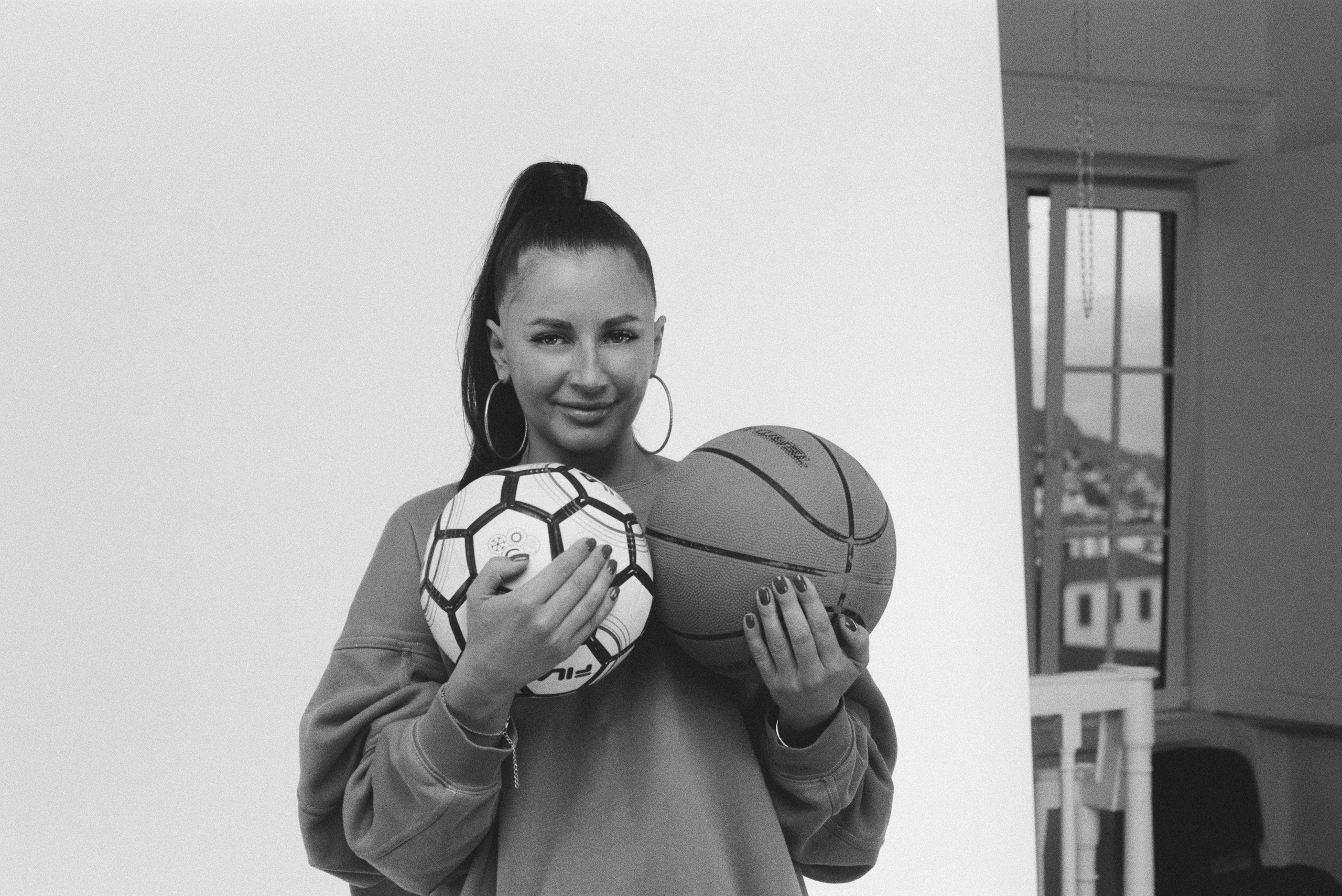 Nastya / ILFORD HP5. Portrait photographer in Madeira — Marina Shtukina