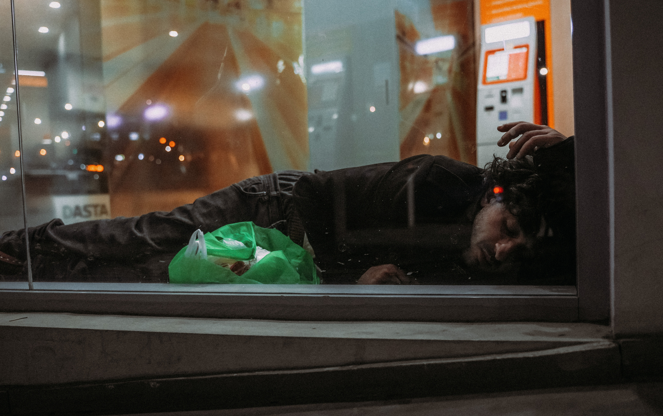 ТБИЛИСИ 2023-2024. Стрит-фотография, полная абсурда, идиотизма и красоты