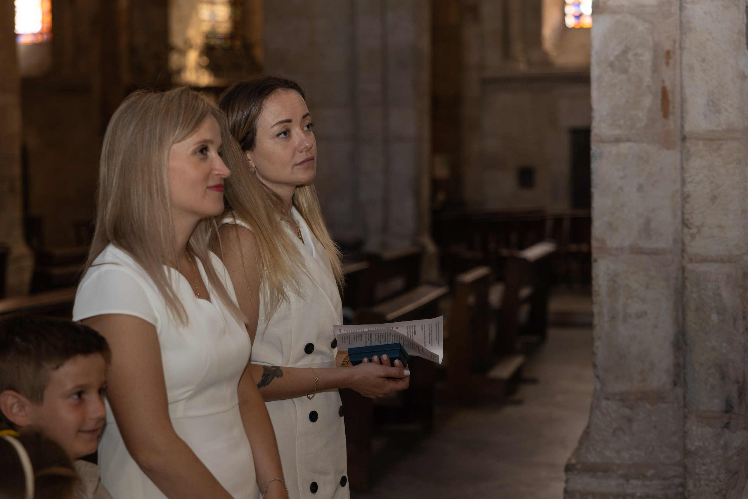 The Baptism of Diana in the Church of Saint-Sernin in Toulouse. Eugénie Smirnova — Photographe à Toulouse et dans le Sud-Ouest