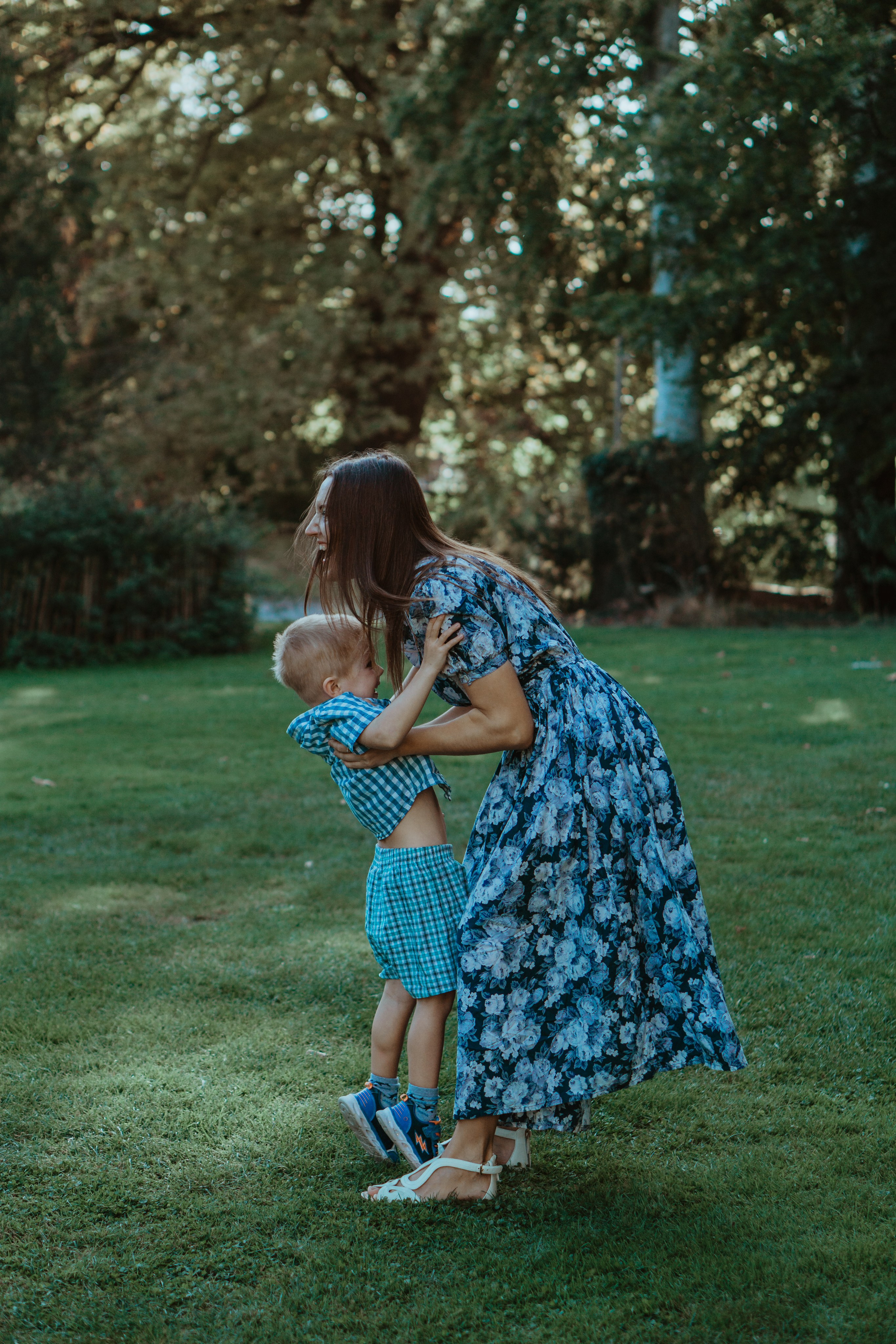 Little Kolya know how to have fun ;). Family photographer Aargau Zurich