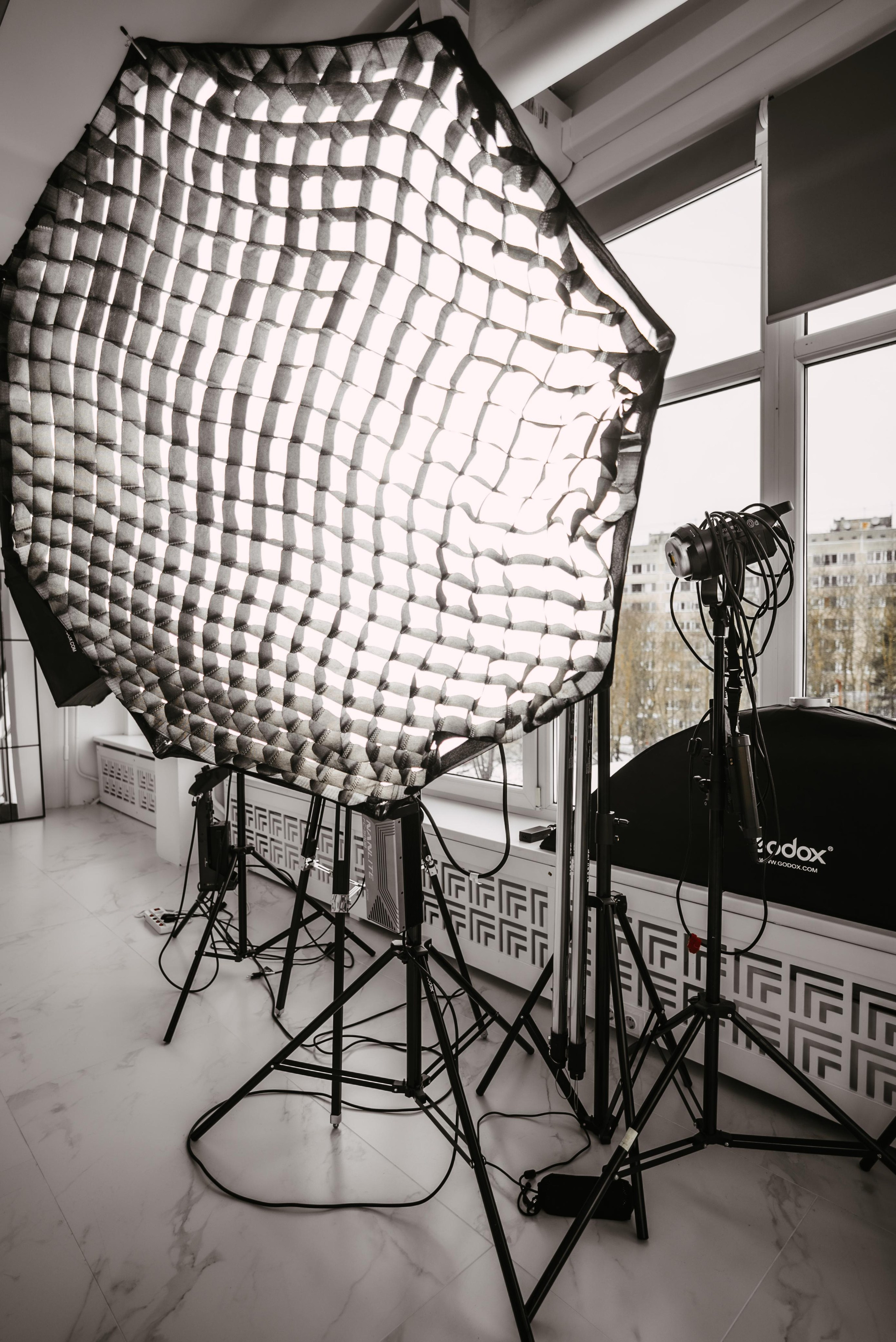 Foto un Video satura studija Rīgā - BRAND STUDIO. Video shooting and creating with phone, iPhone Video School