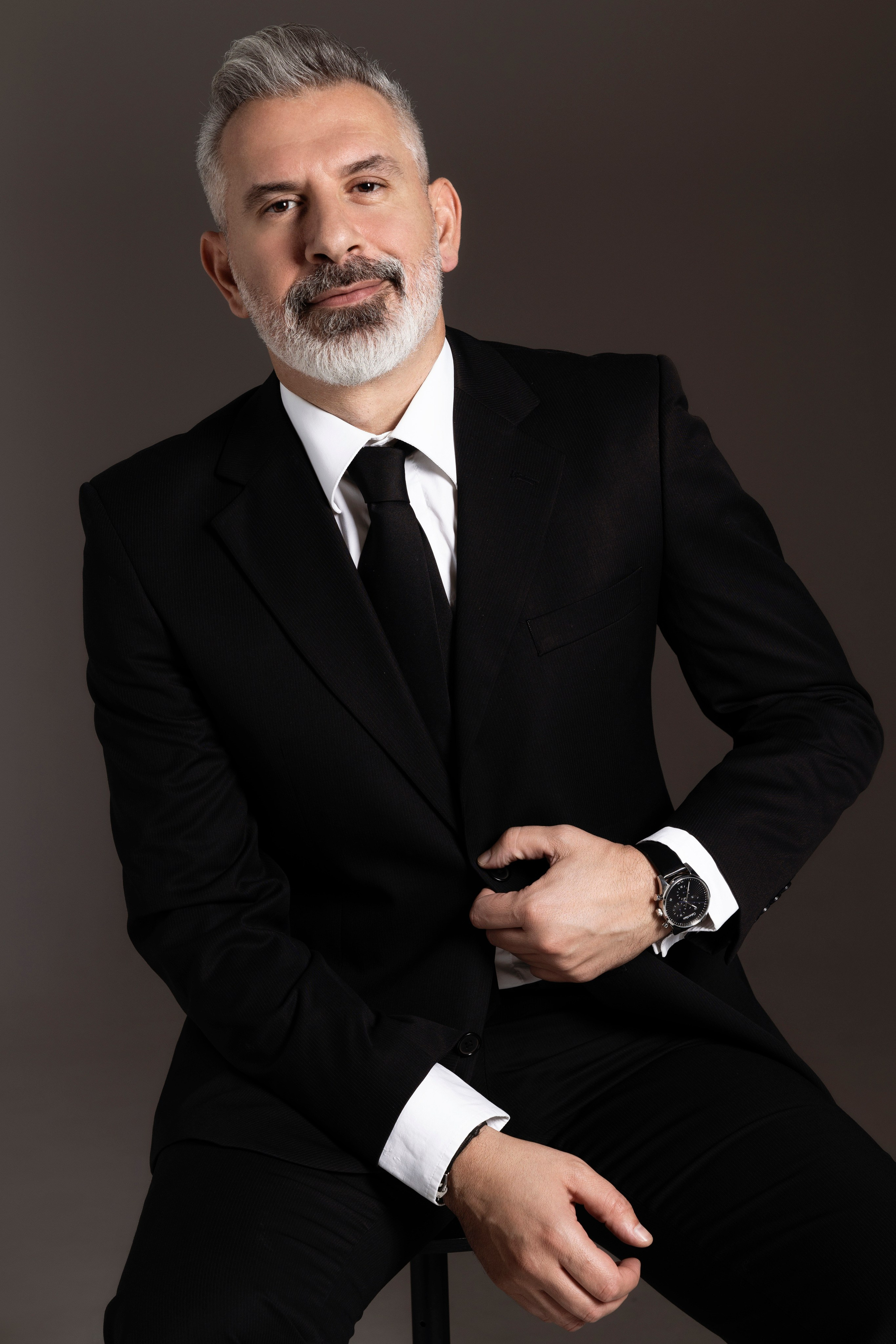 Business portrait. Female Photographer in Dubai