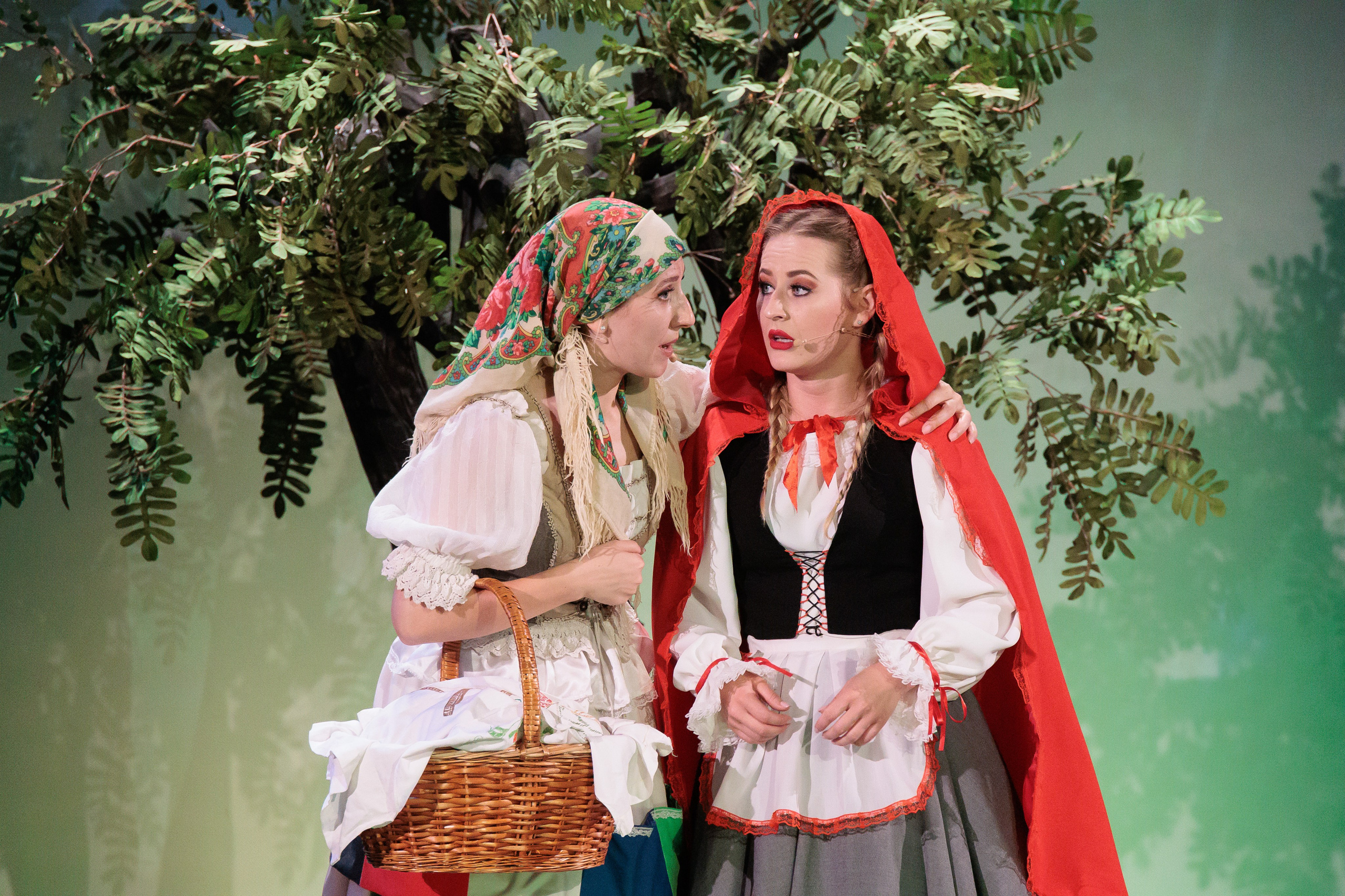 Clounella. Povestea Scufita rosie. ✔️ Фото Видео на свадьбы и крестины Молдова — Cinematic.md