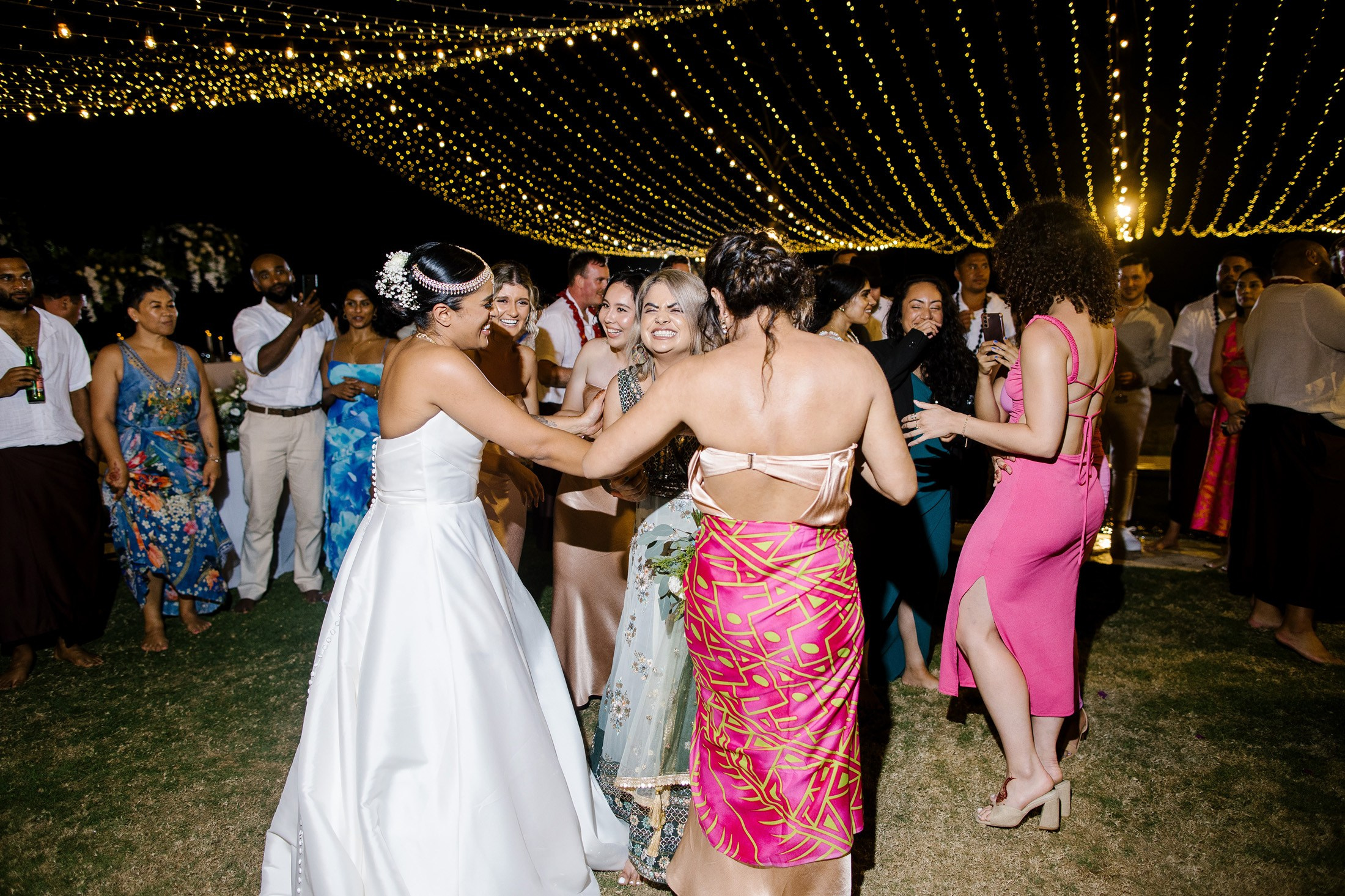 Big funny wedding with guests in paradise Bali island. Get.it.feel — Aesthetic Photography and Videography