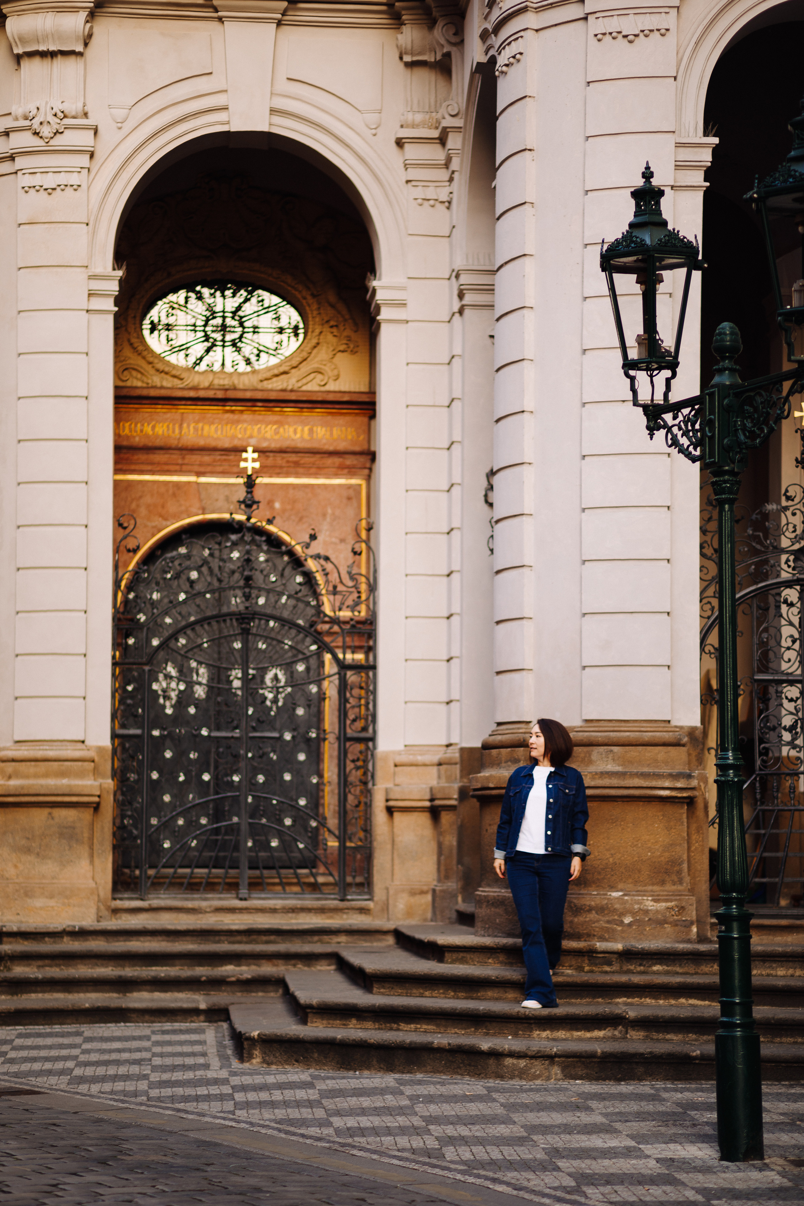 Gulmiras photoshoot. Photographer in Prague for tourists