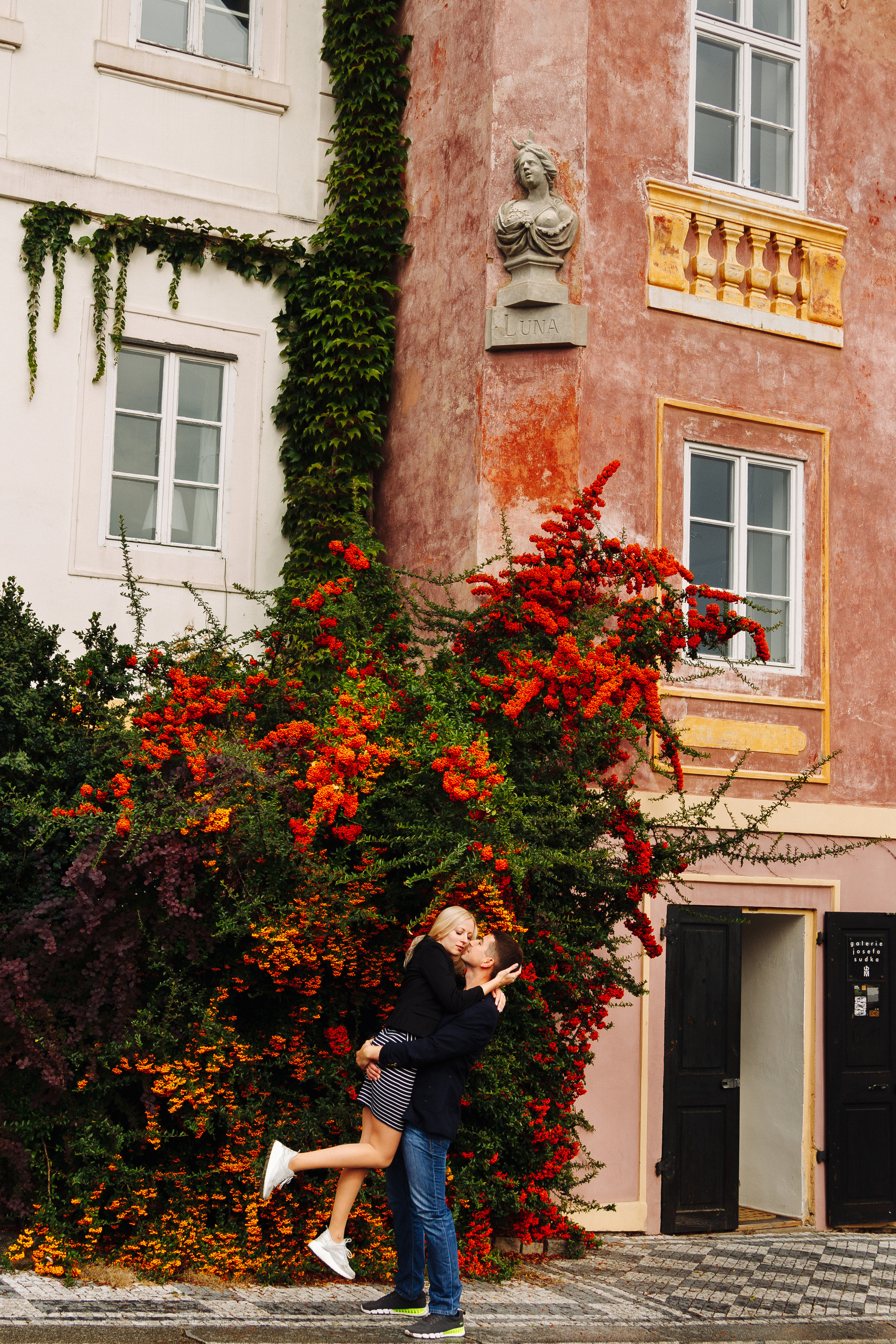 Sonya & Anton. Photographer in Prague for tourists