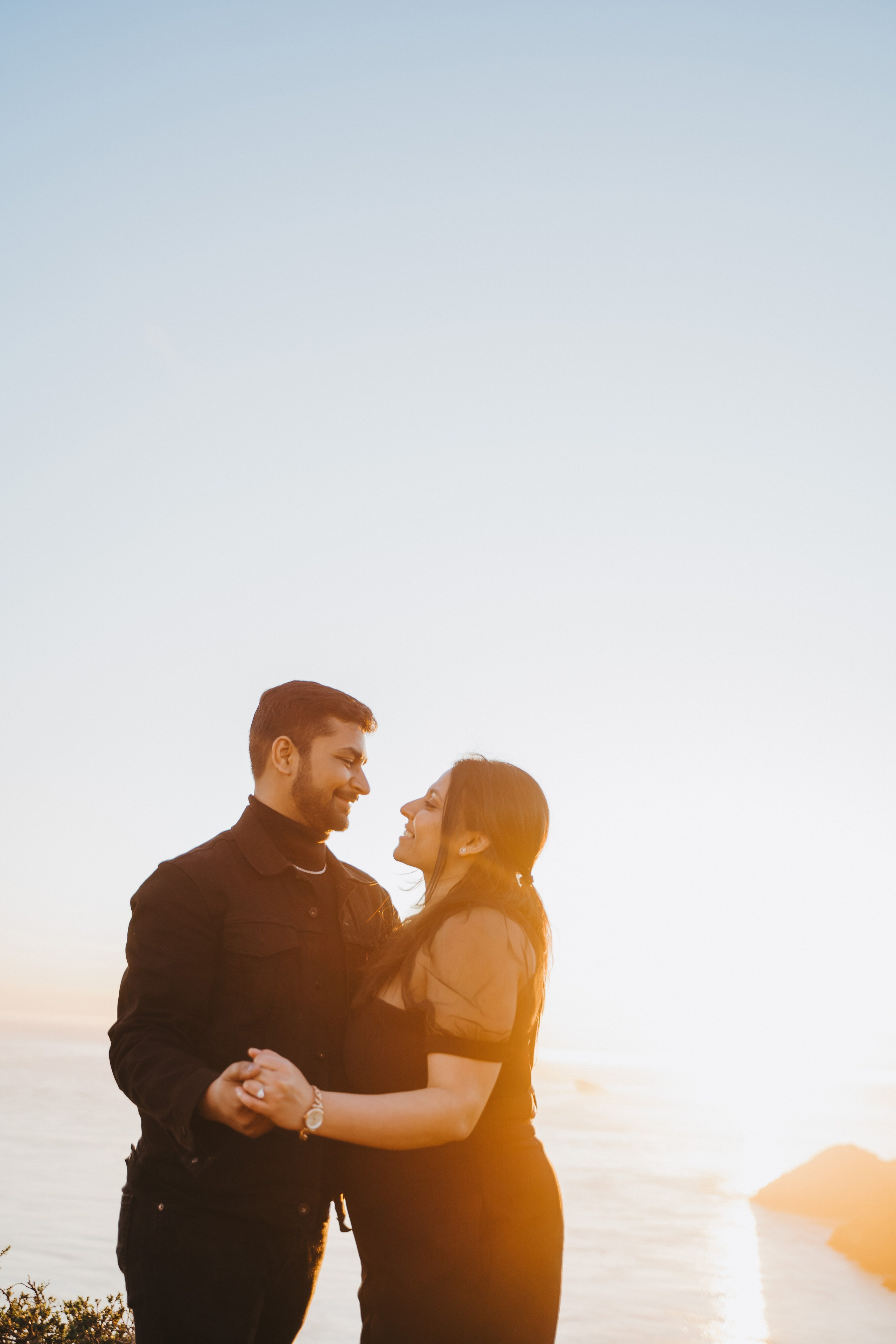Proposal.  Overlooking the golden San Franisco Bridge sunset with a couple. Photographer Video. 