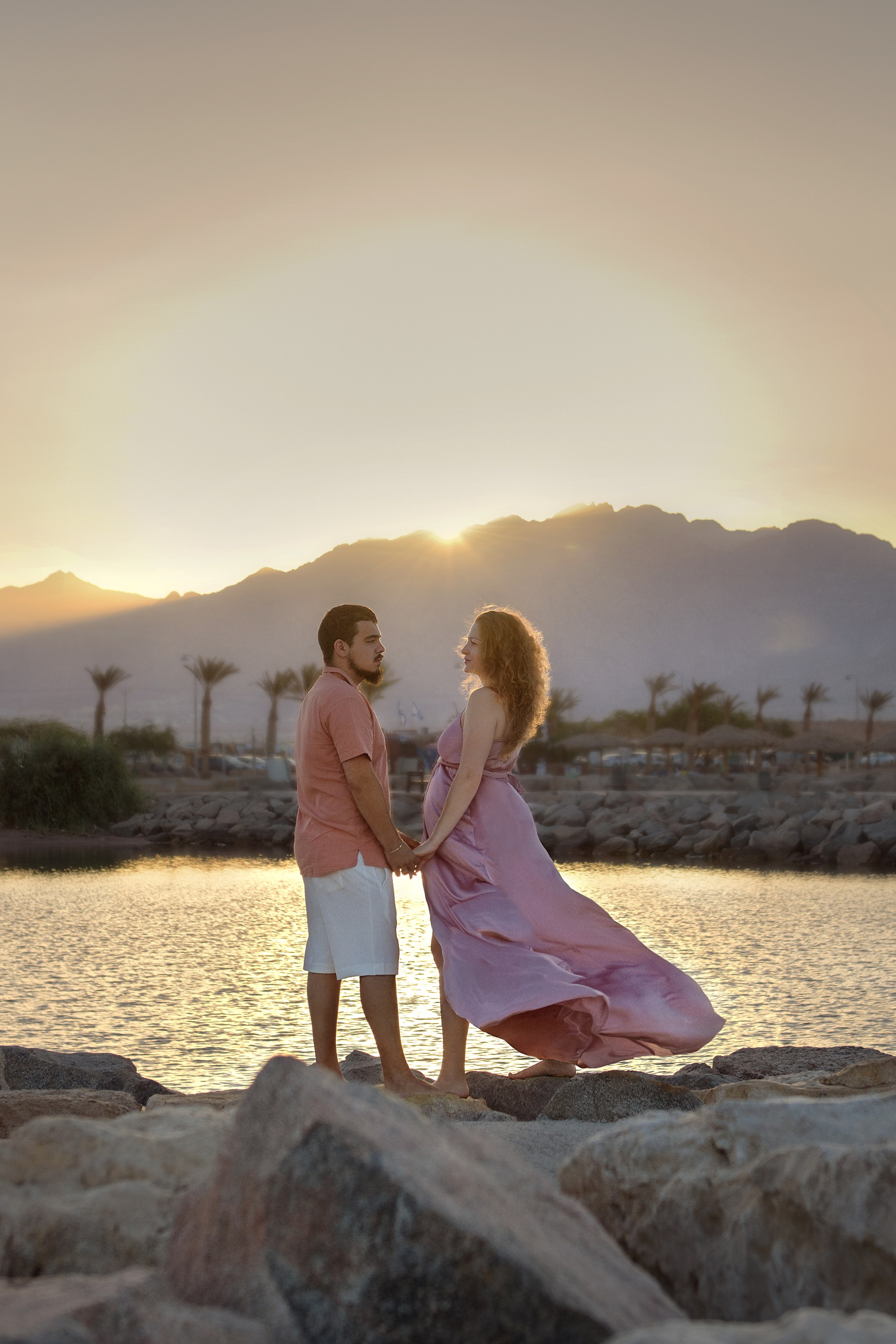Julia & Dmitriy pregnancy photoshoot on the Red seacoast. צלמת משפחה ילדים הריון וסיפורי אהבה באילת ישראל אולגה אמצ'יסלבסקי