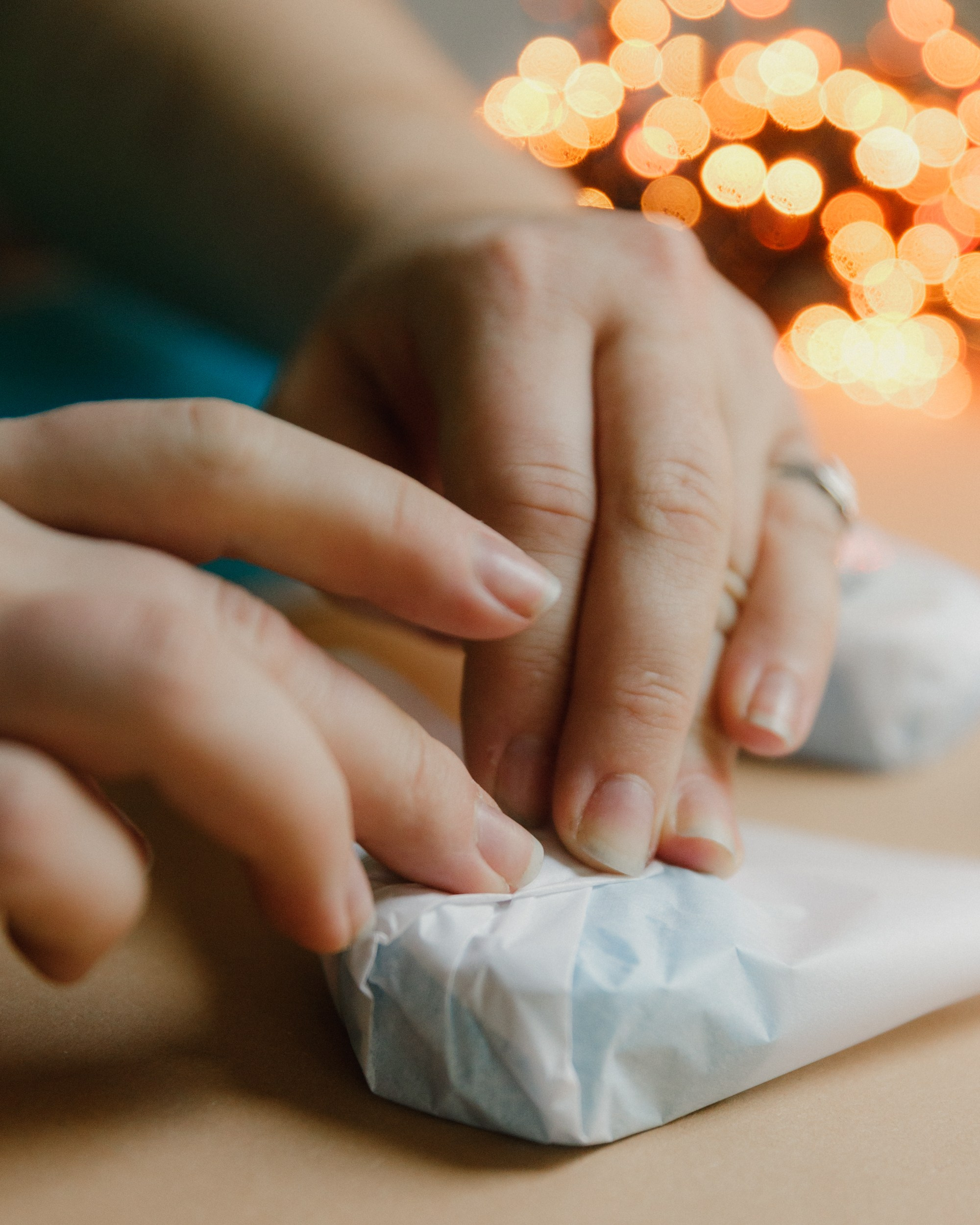 Candles | insta content. Kaja | fotograf we Wrocławiu | ludzie i psy