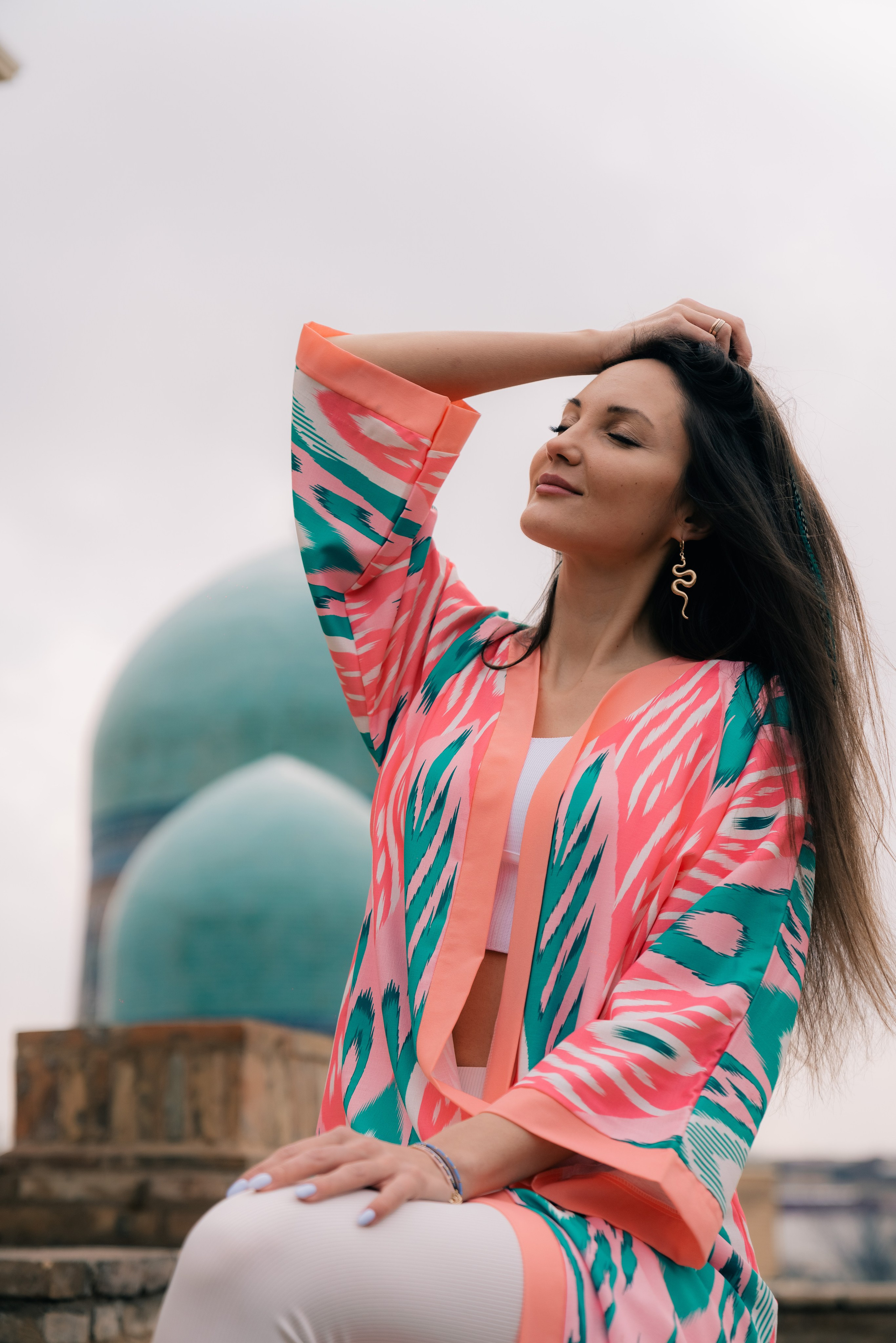 Photoshoot in a robe in Samarkand: Unique Shots with the Shah-i-Zinda. Photographer in Uzbekistan and Samarkand Djasur Marupov