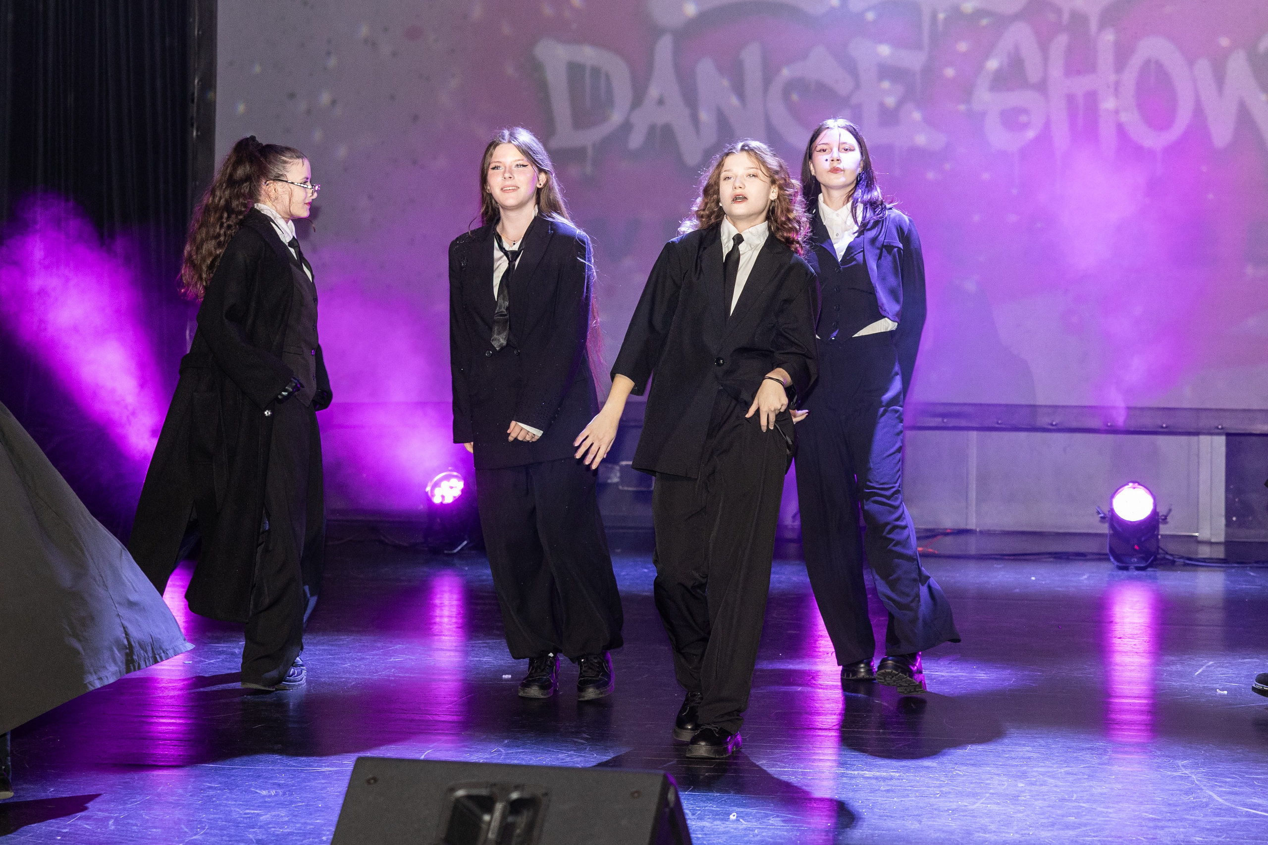 LEO DANCE SHOW WINTER 2025. Семейный и детский фотограф в Варшаве Мила Бобровская