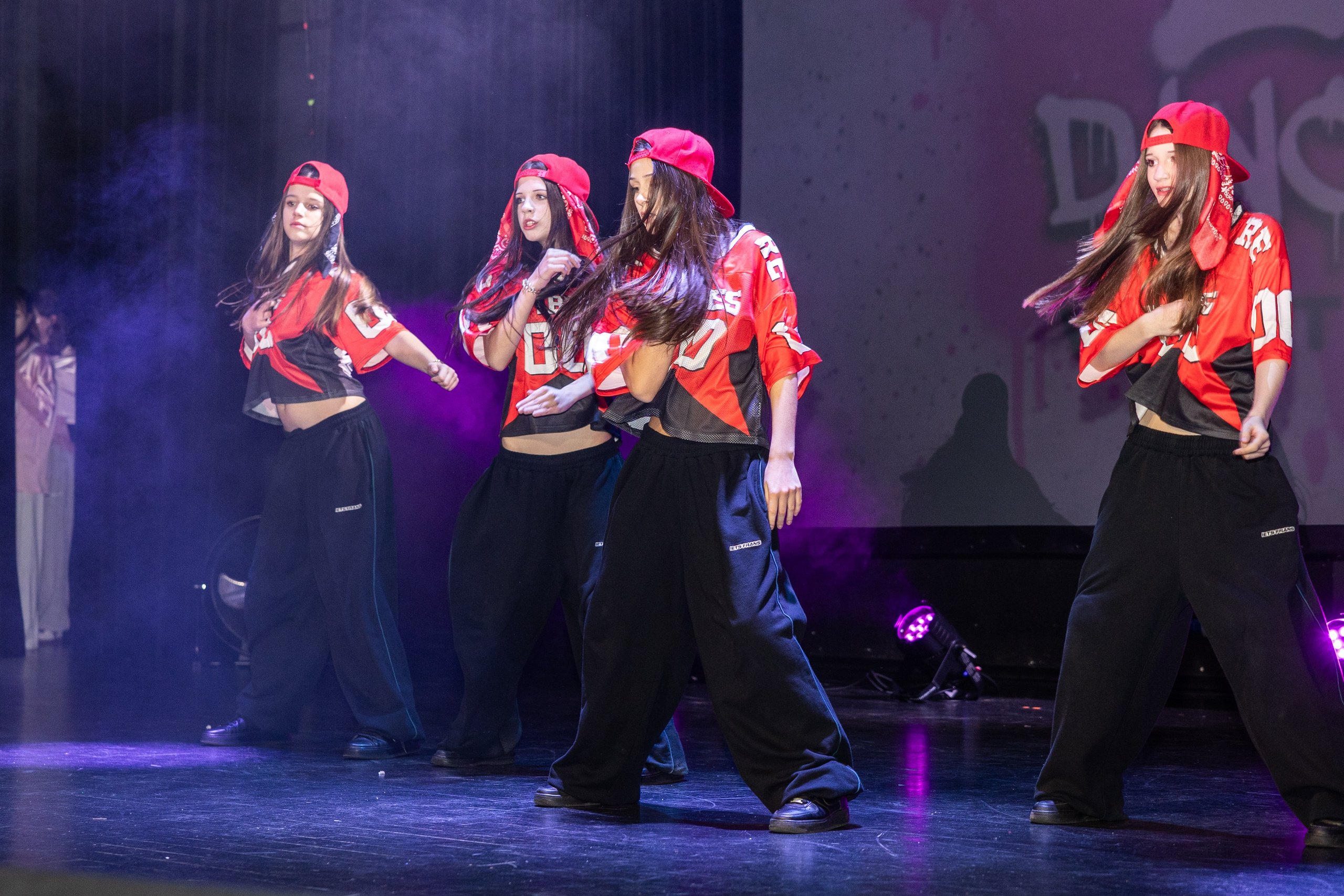 LEO DANCE SHOW WINTER 2025. Семейный и детский фотограф в Варшаве Мила Бобровская