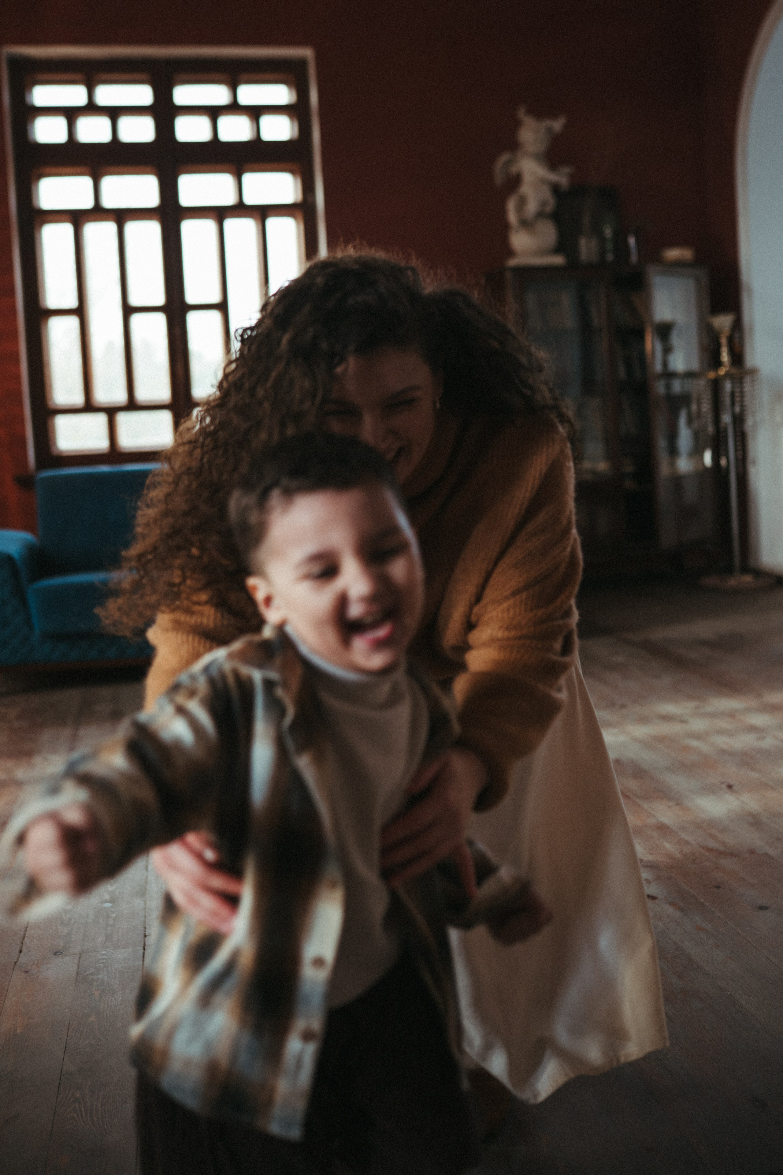 Lika and Anar. Family photographer in Saudi Arabia