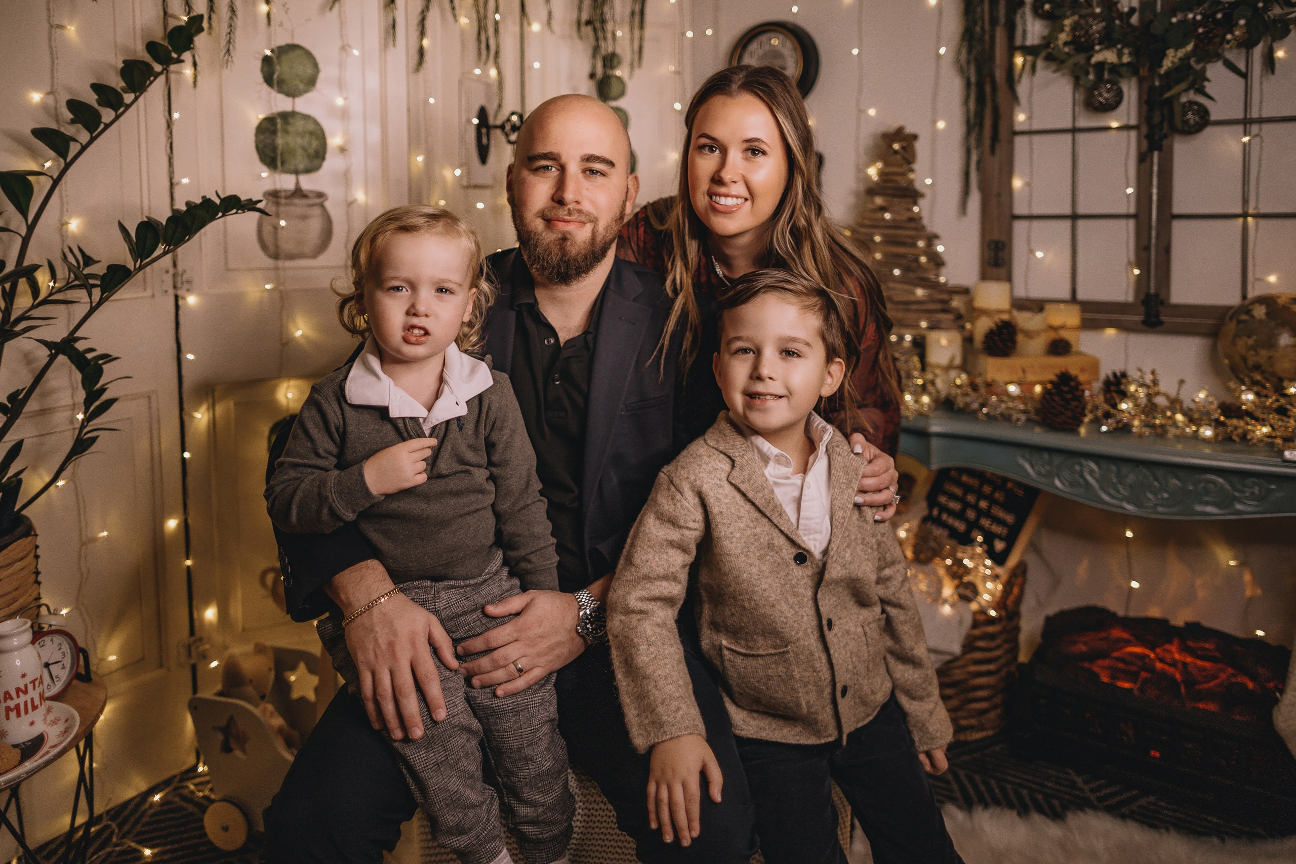 11.16.2025 Christmas Photoshoot. Wedding family event photographer in Chicago Nick Yushevich