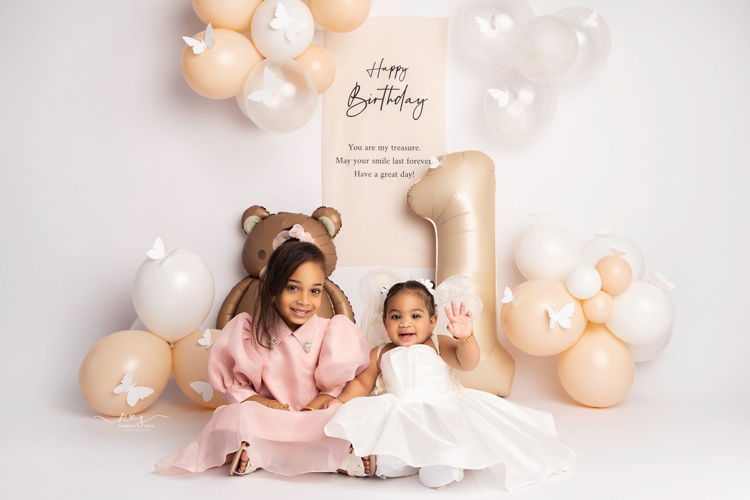 CAKE SMASH PHOTOGRAPHY. Newborn, Sitter and Cake Smash Photographer in Doha, Qatar