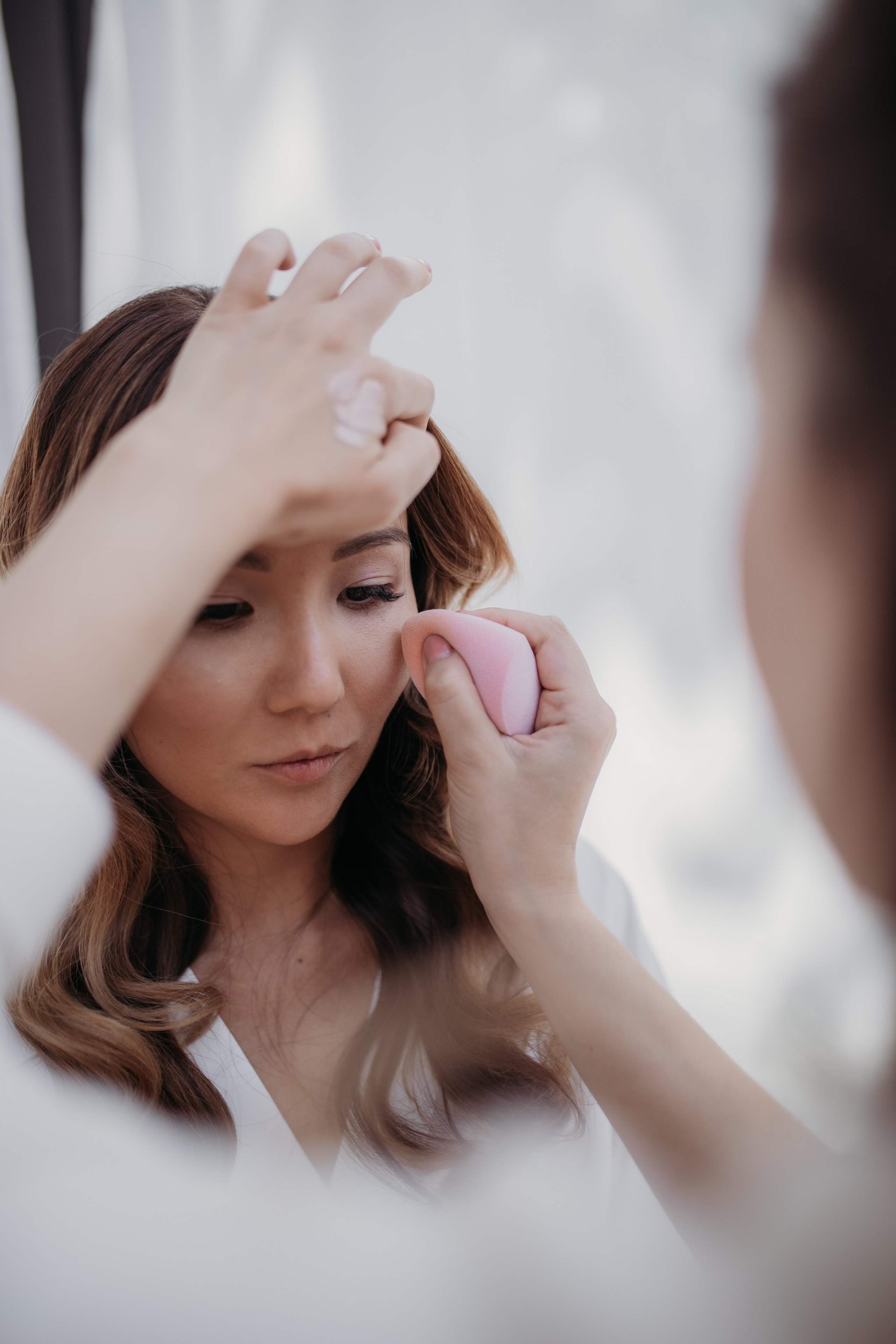 Make-up und Getting Ready der Braut im mediterranen Ambiente des Morrhof